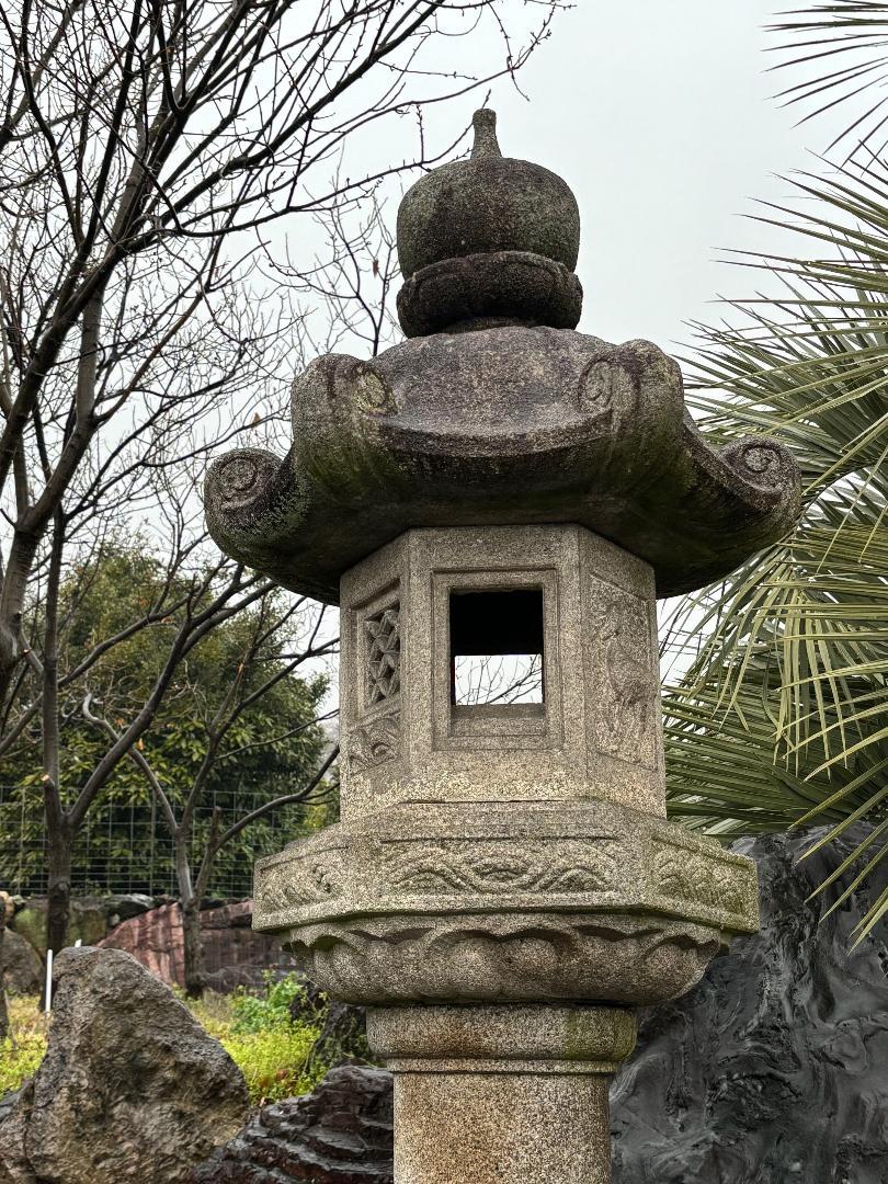 Japonais Lanterne ancienne Kasuga « Cerf » en granit du Japon en vente