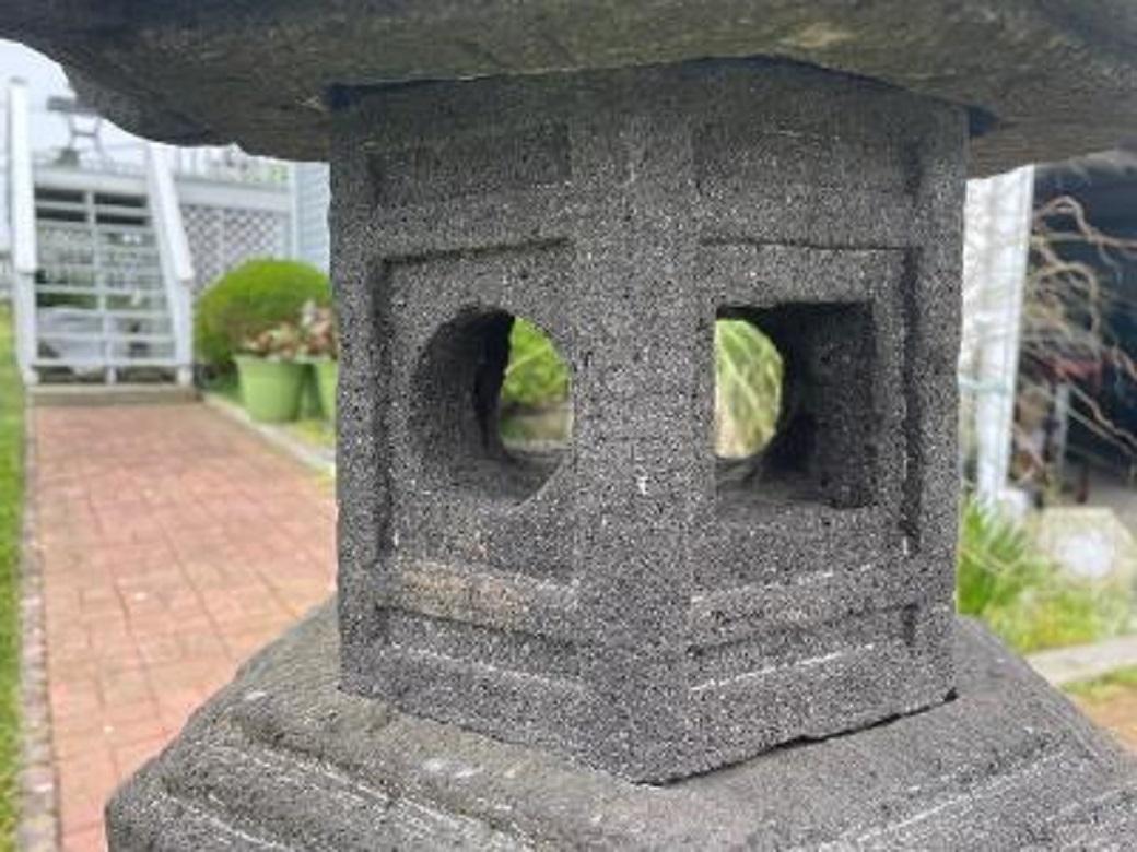 Lanterne japonaise ancienne en pierre Kasuga, détails raffinés 4