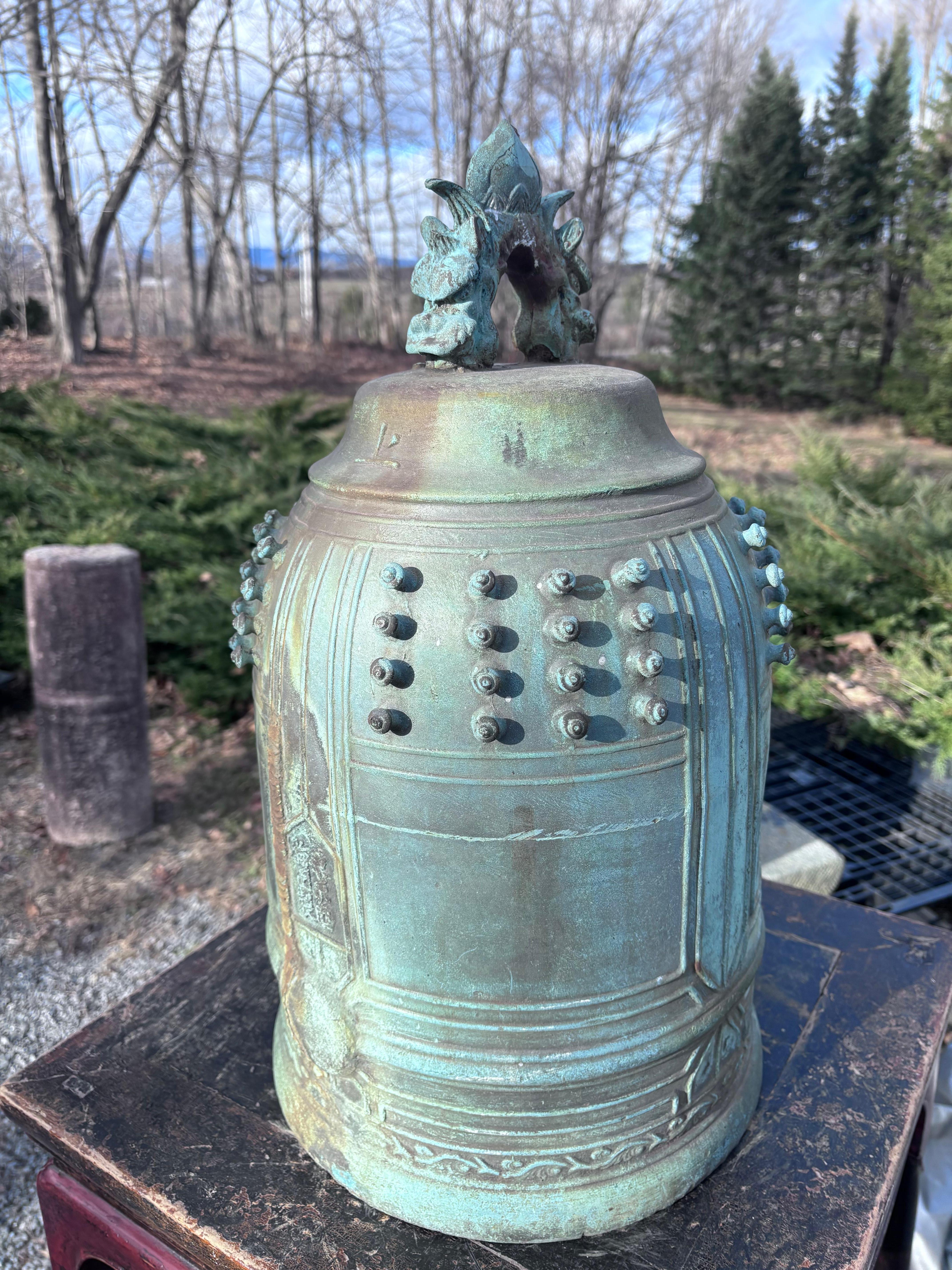 Japan Antike große blaue Bronzeglocke aus Japan mit plissiertem Klang, 20