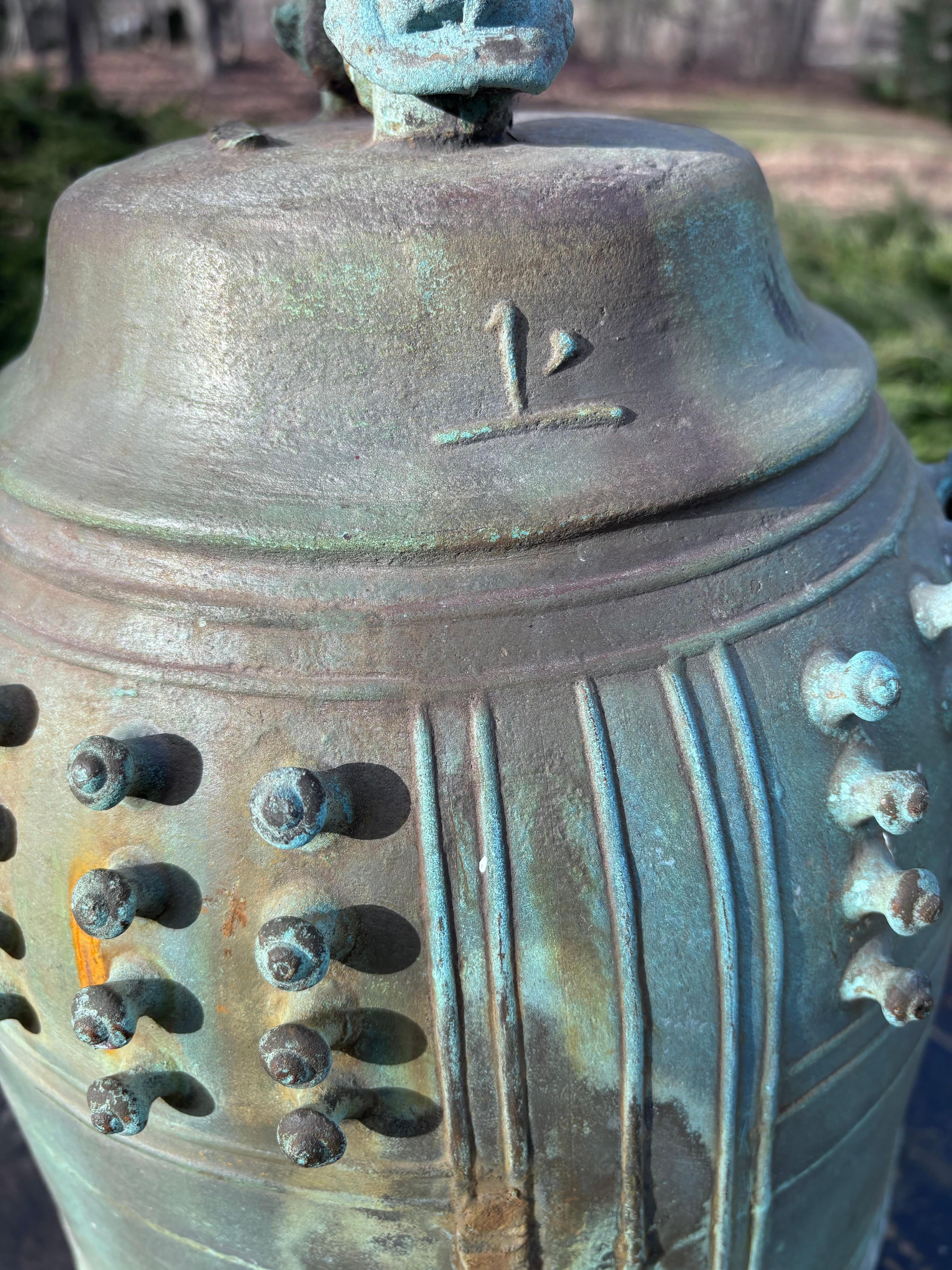 Japan Antike große blaue Bronzeglocke aus Japan mit plissiertem Klang, 20
