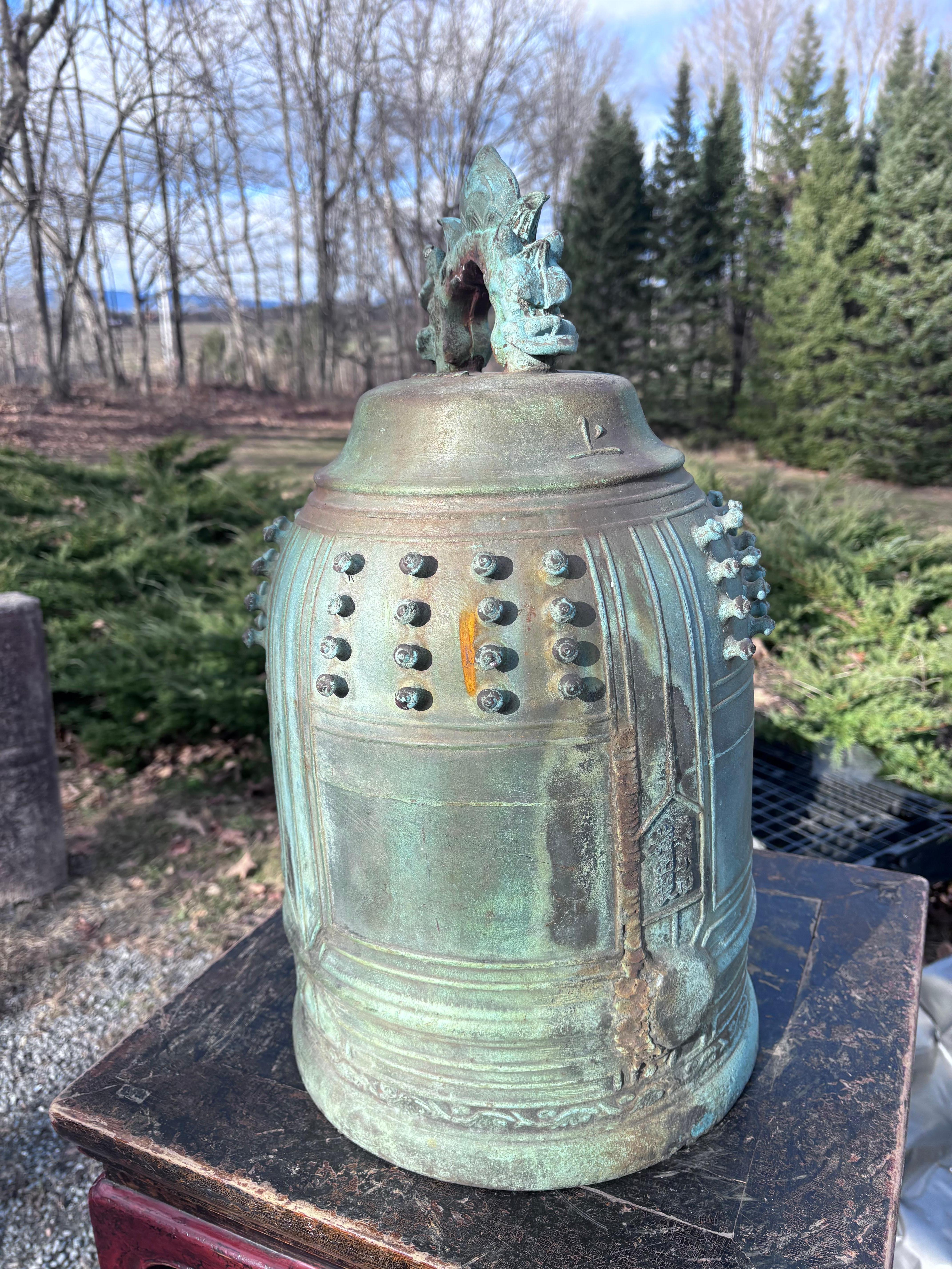 Japan Antike große blaue Bronzeglocke aus Japan mit plissiertem Klang, 20