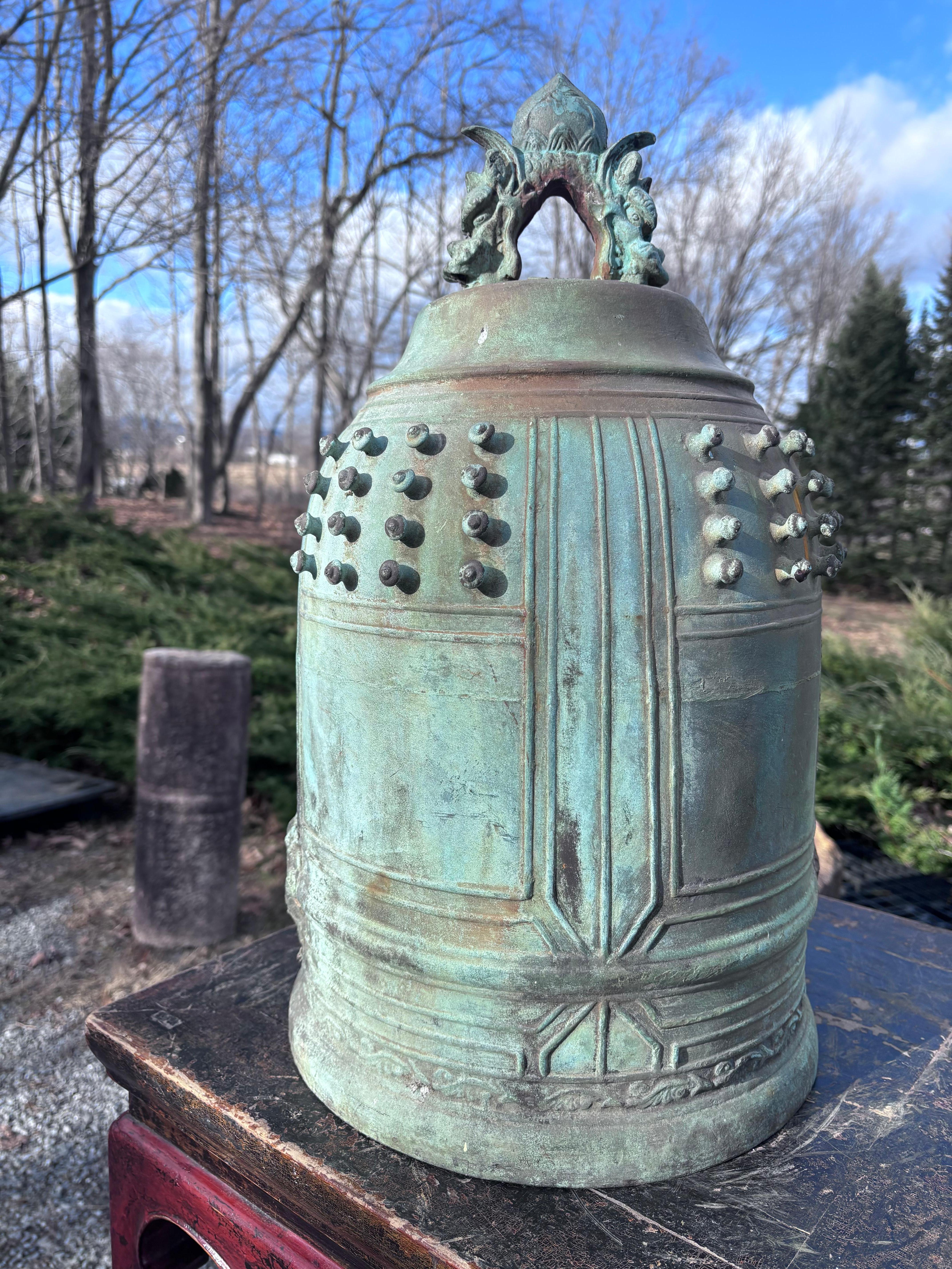 Japan Antike große blaue Bronzeglocke aus Japan mit plissiertem Klang, 20