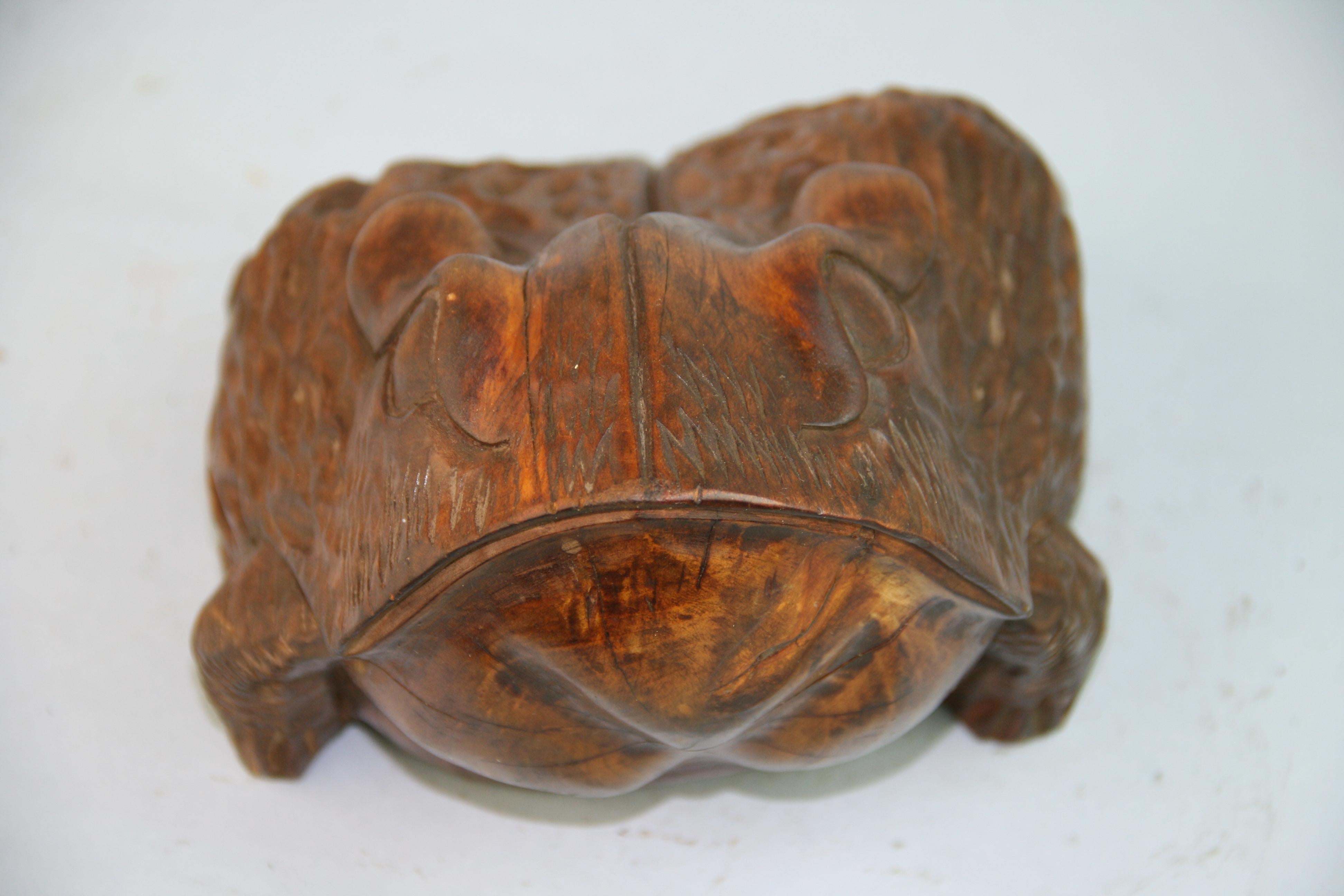 Japan Big Antique Hand Carved Wood Frog Toad Kaeru In Good Condition In Douglas Manor, NY