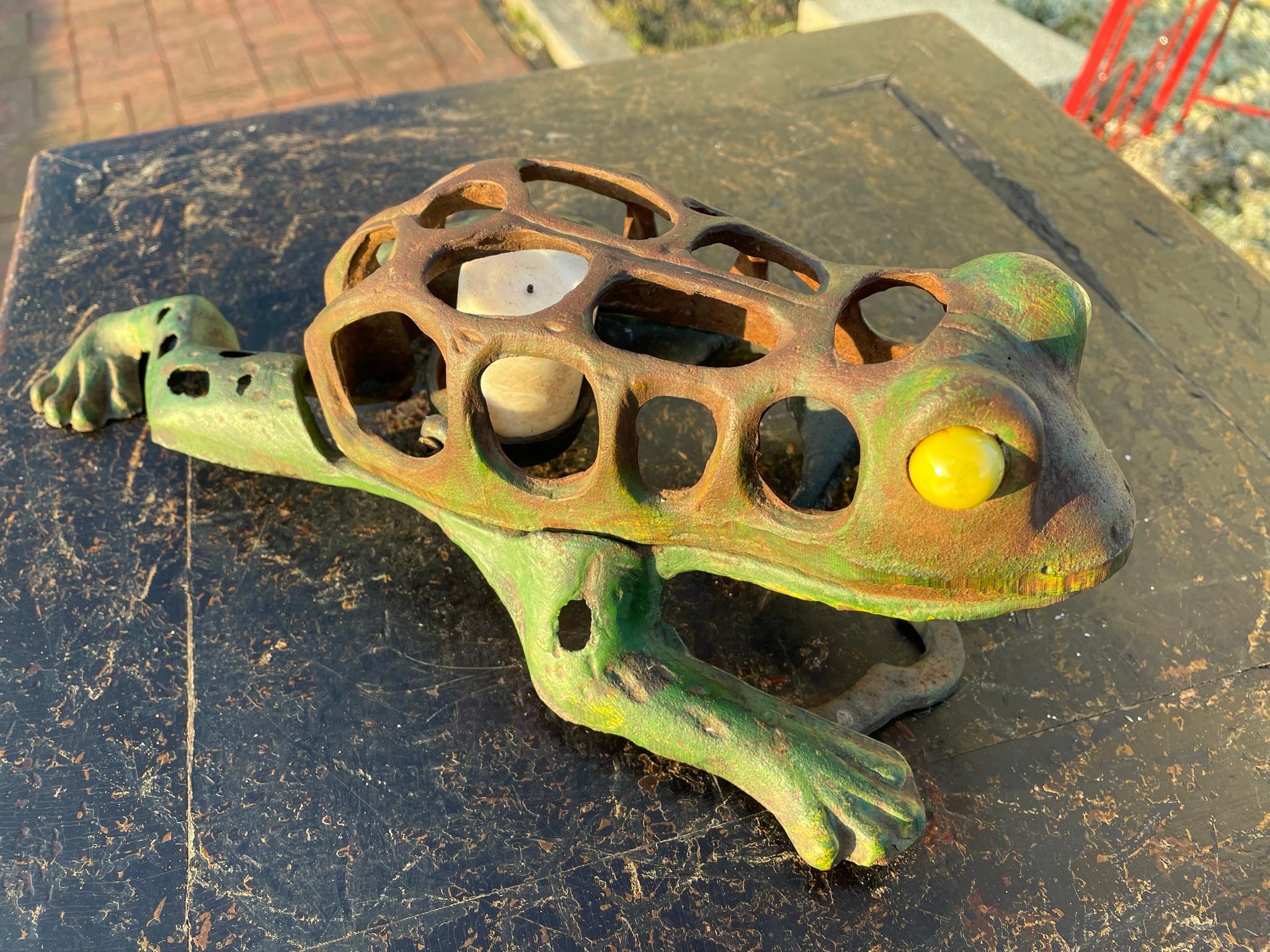Lanterne d'éclairage grenouille sautante peinte à la main au Japon en vente 2