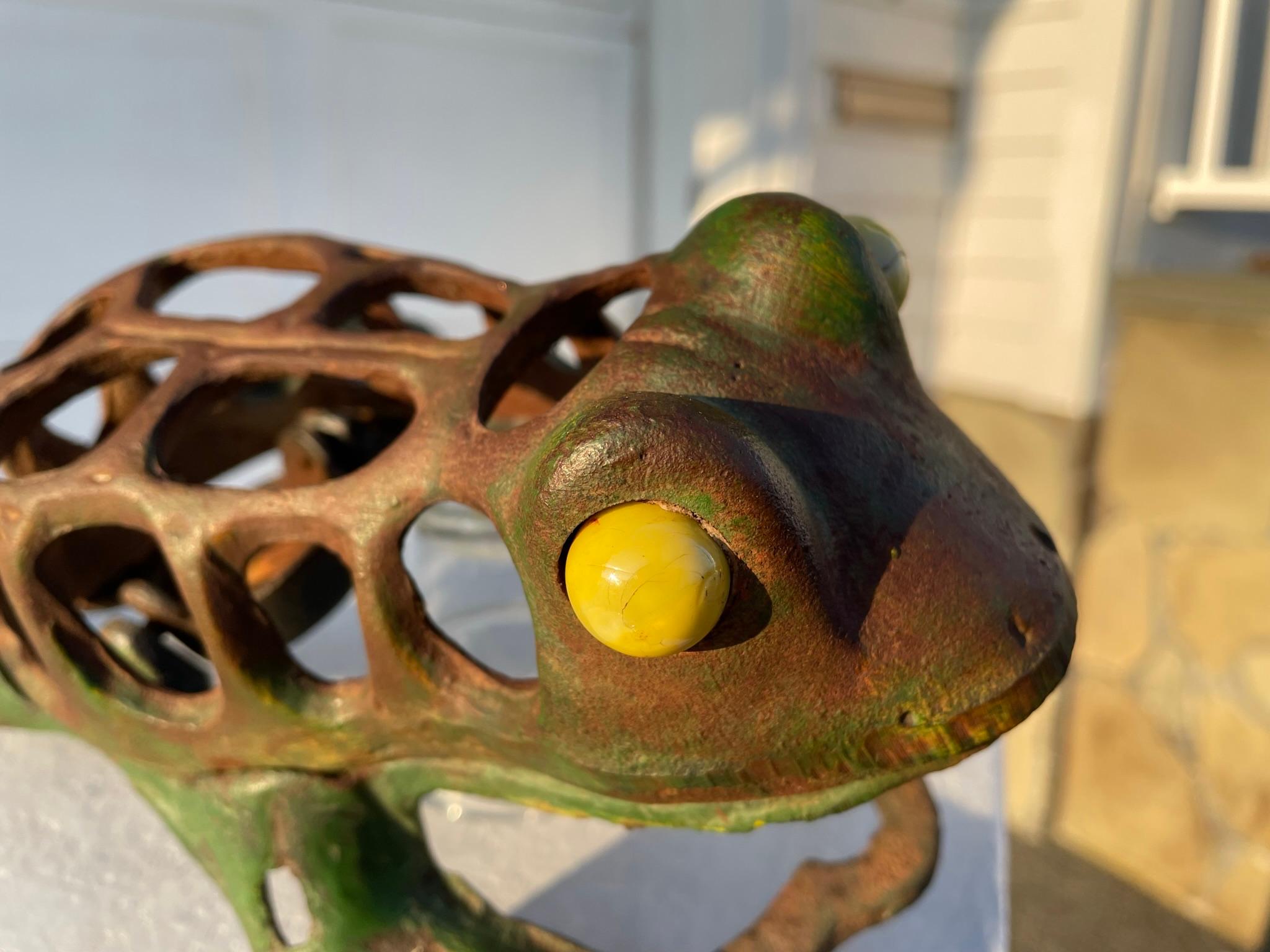 Lanterne d'éclairage grenouille sautante peinte à la main au Japon en vente 4