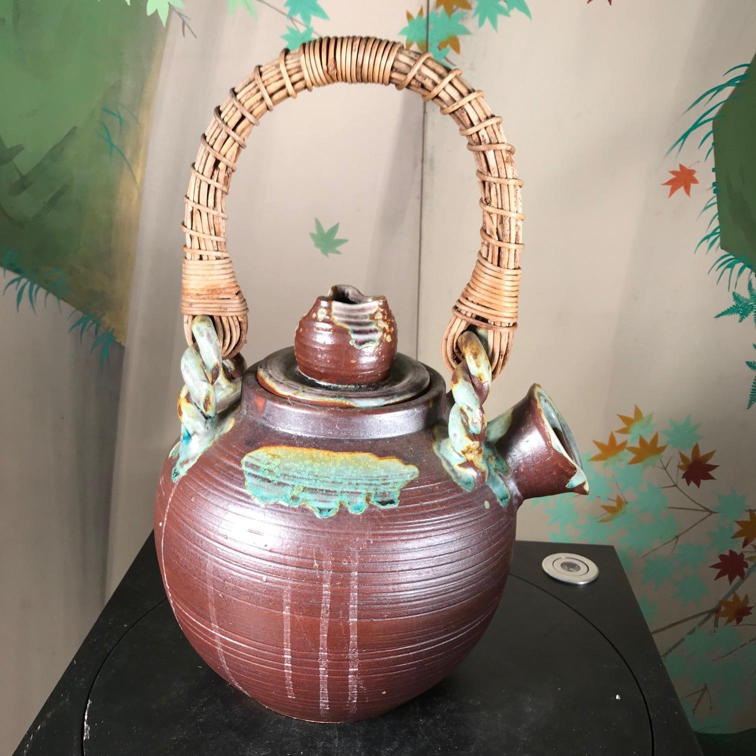 large tea vessel