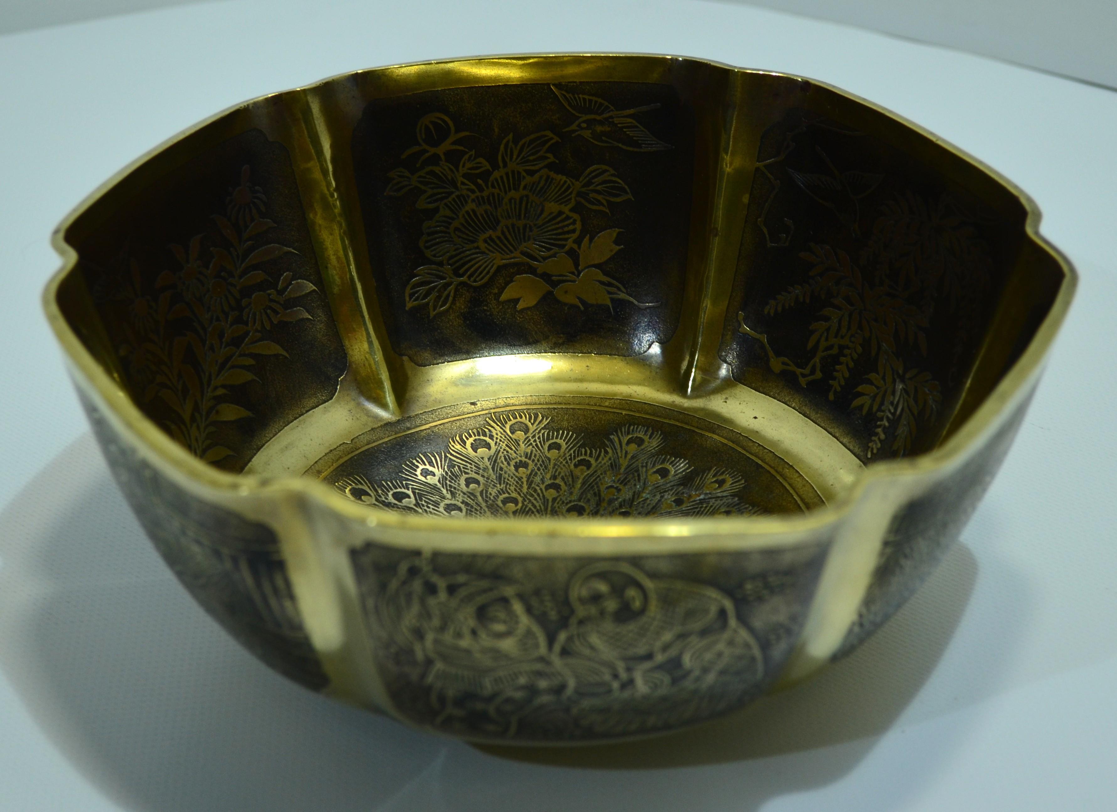 Superb and rare large, hexagonal, hollow, late 19th-century Japanese bronze bowl decorated with medallions depicting bird scenes in landscapes and scenes of people in everyday life.

Dimensions:
Height: 8.3 cm
20.5 x 20.5 cm
Weight: 732