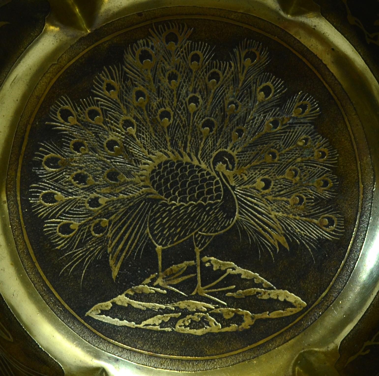 Engraved Japan bowl Meiji period For Sale