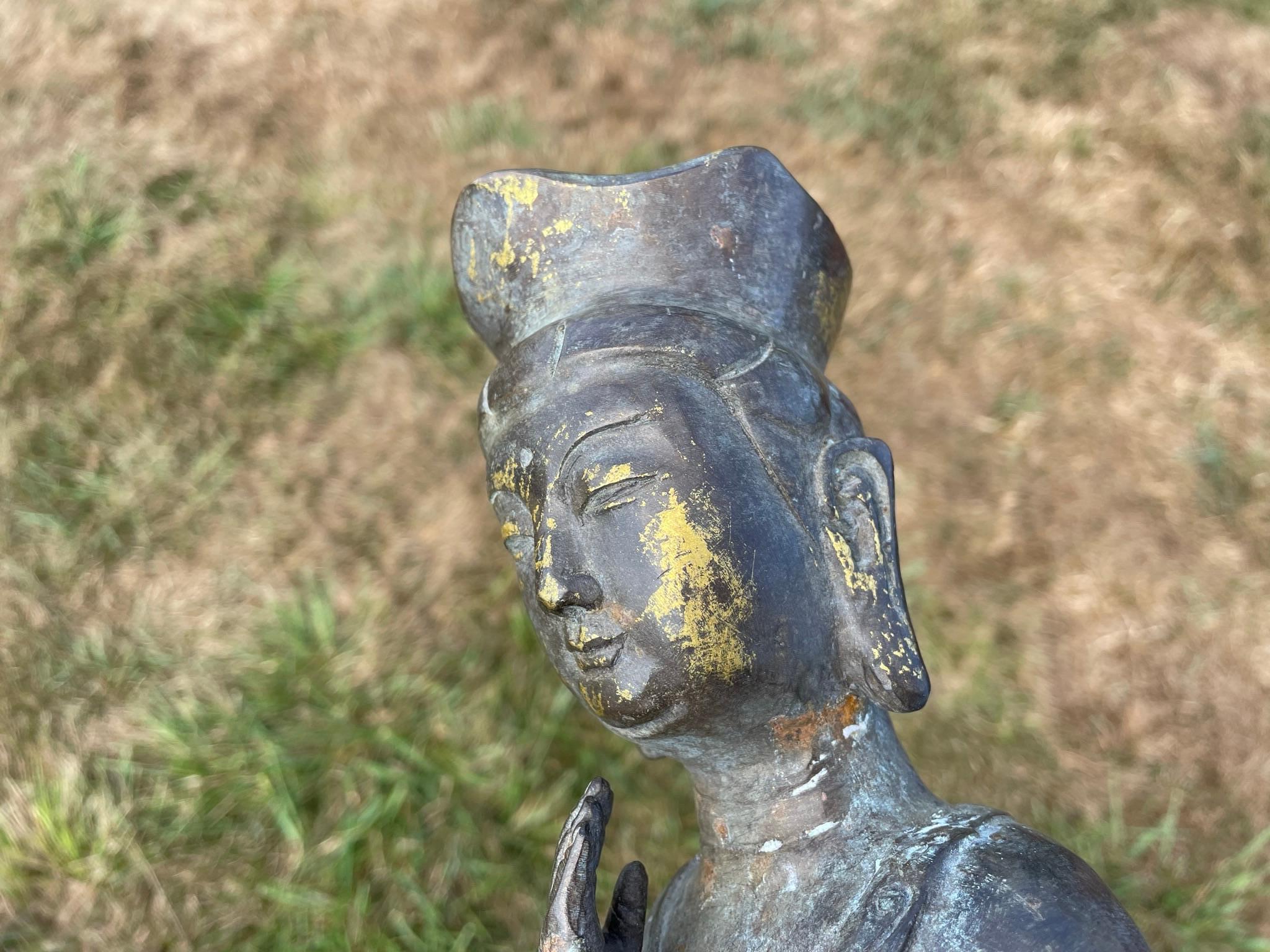 Japan Bronze Seated Garden Guan Yin with Beautiful Face 2