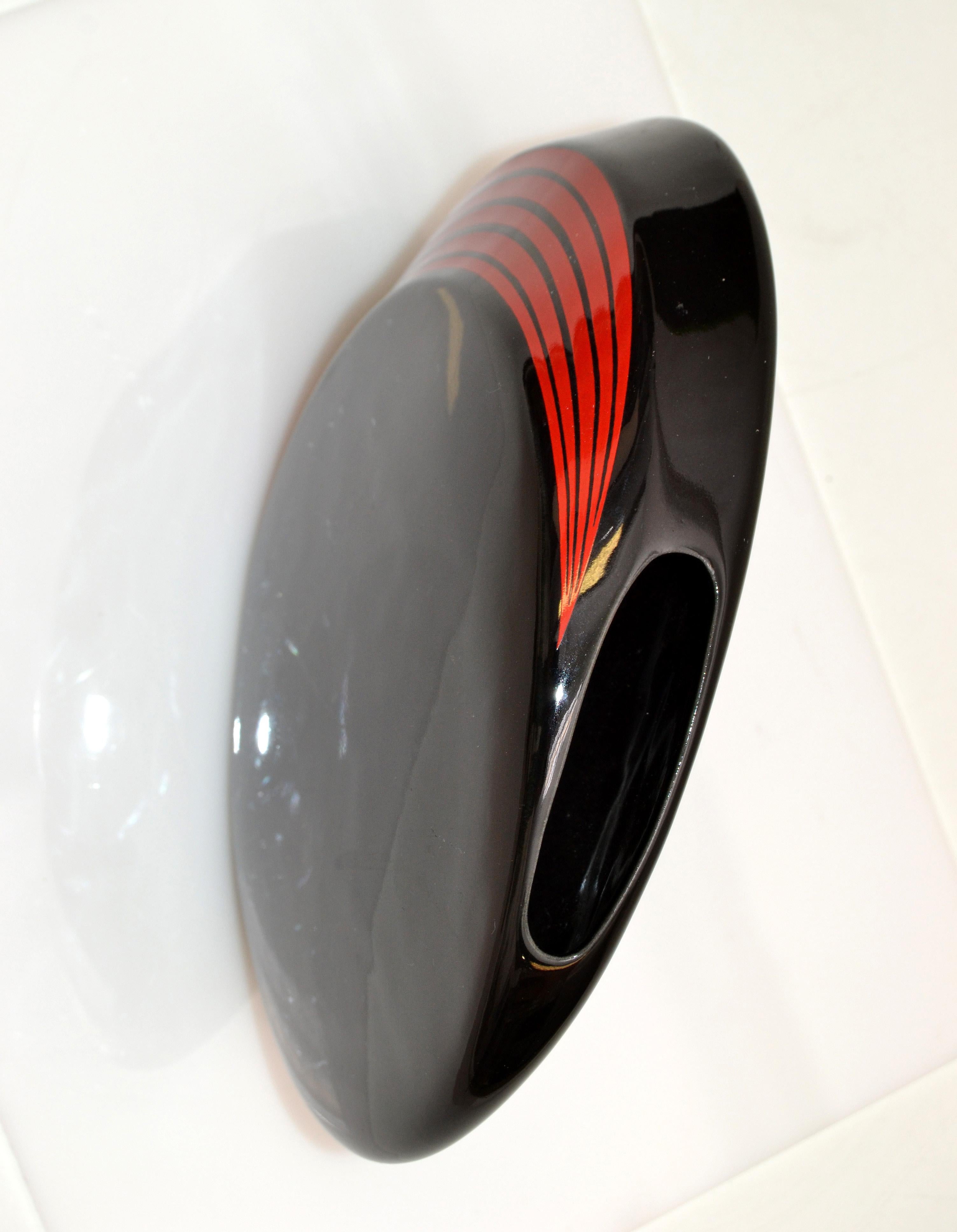 Op Art Japan Ceramic Black and Red Round Flat Vase Mid-Century Modern For Sale 4