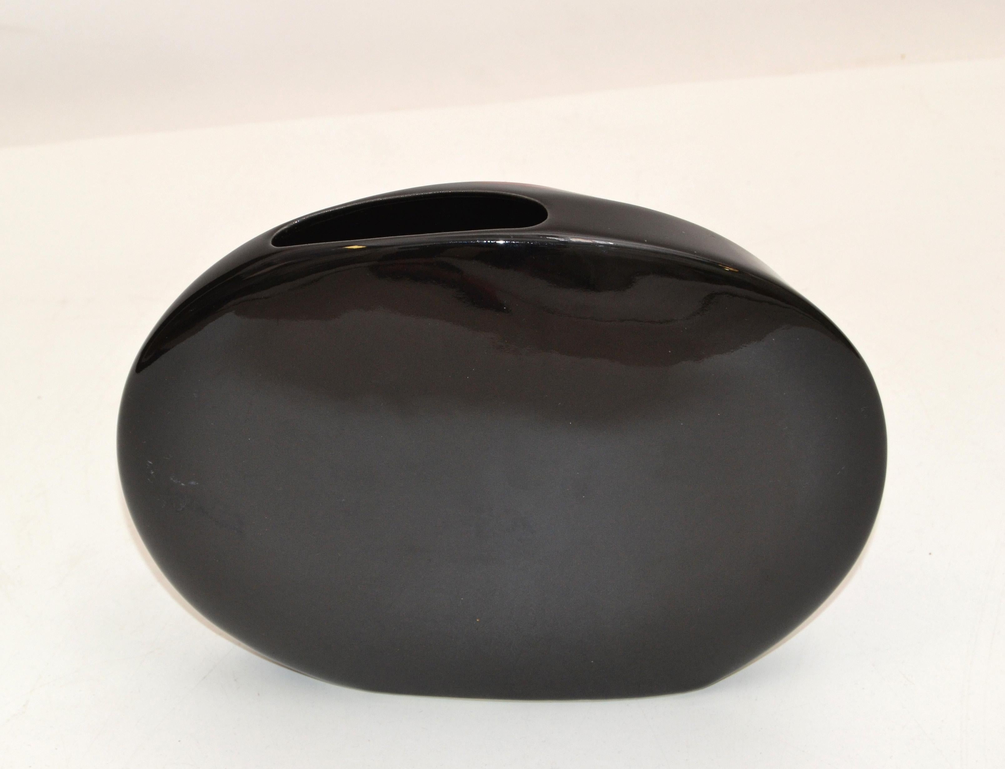 Op Art Japan Vaso piatto rotondo in ceramica nera e rossa Mid-Century Modern in vendita 4