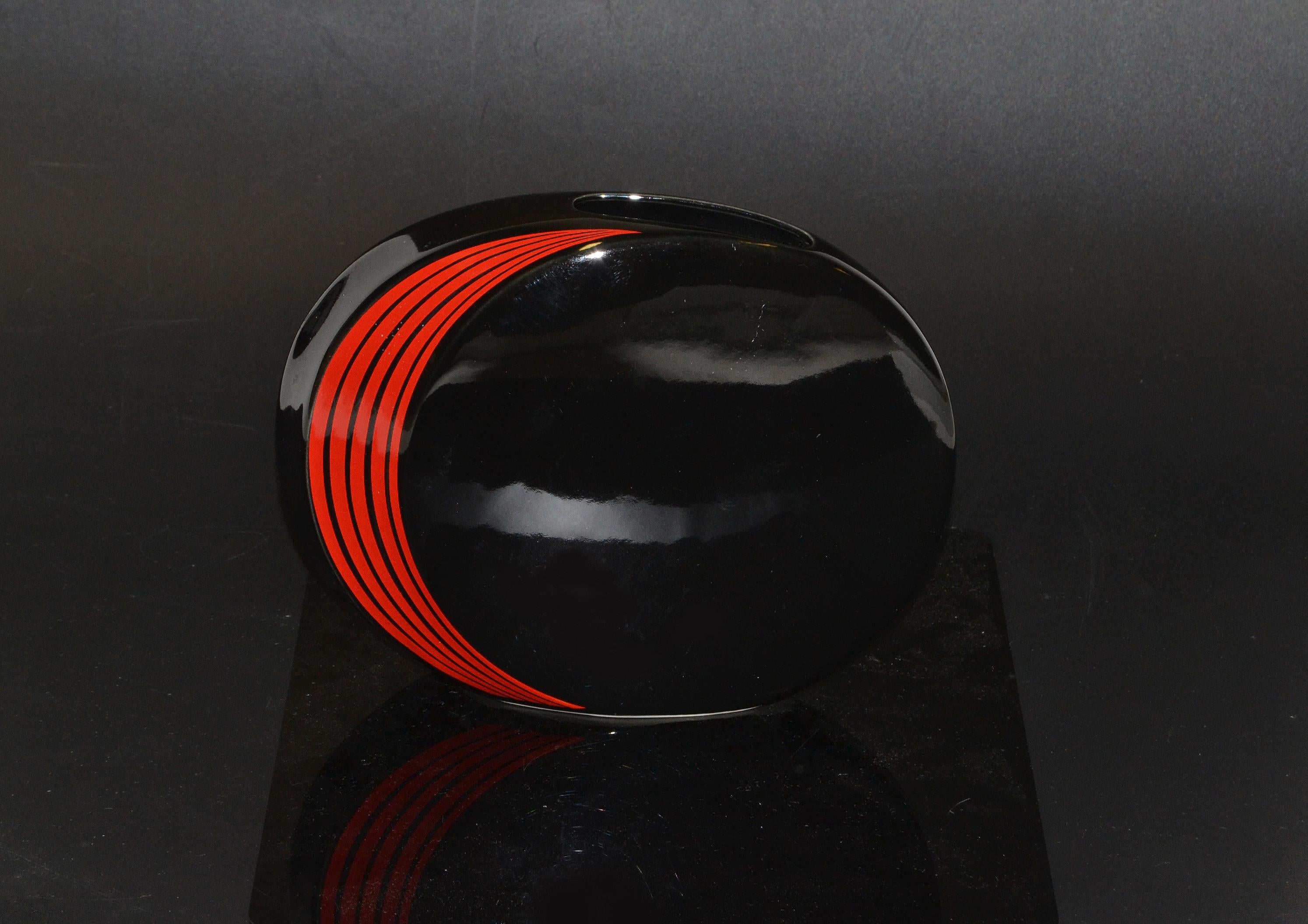 Op Art Japan Ceramic Black and Red Round Flat Vase Mid-Century Modern For Sale 8