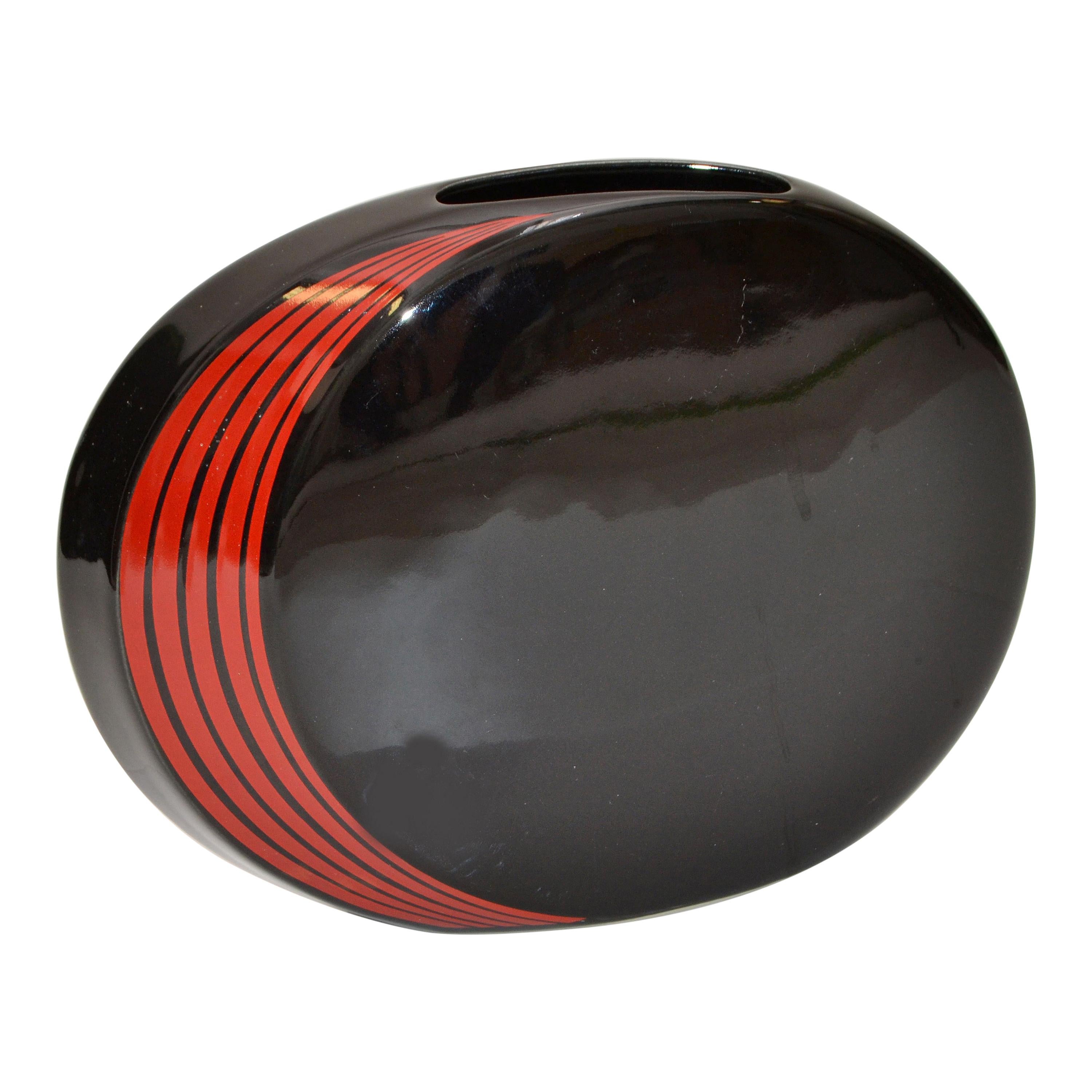 Op Art Japan Ceramic Black and Red Round Flat Vase Mid-Century Modern