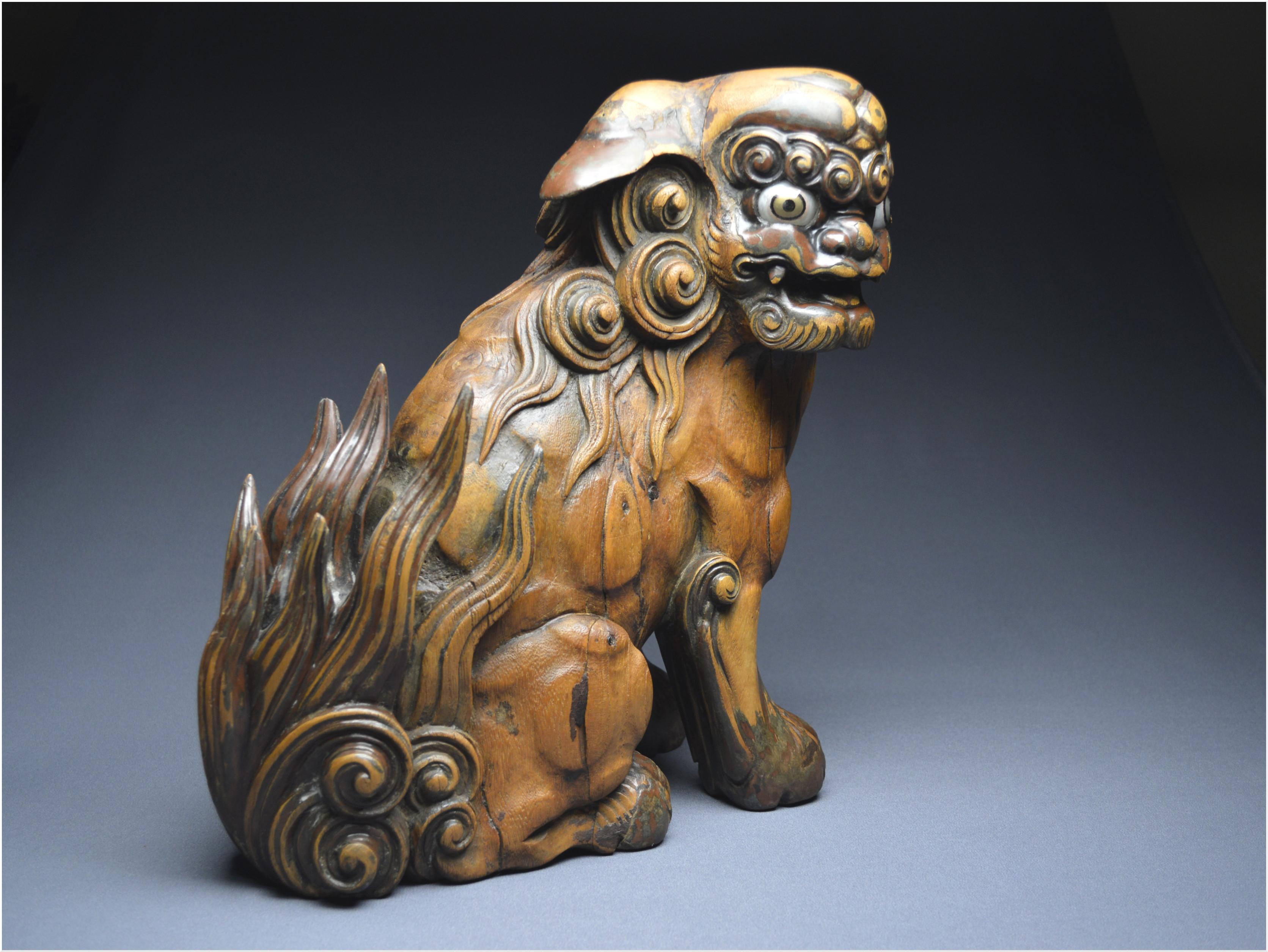 Japan, Edo Period (1603 - 1867), Massive wooden komainu with traces of laquer 5