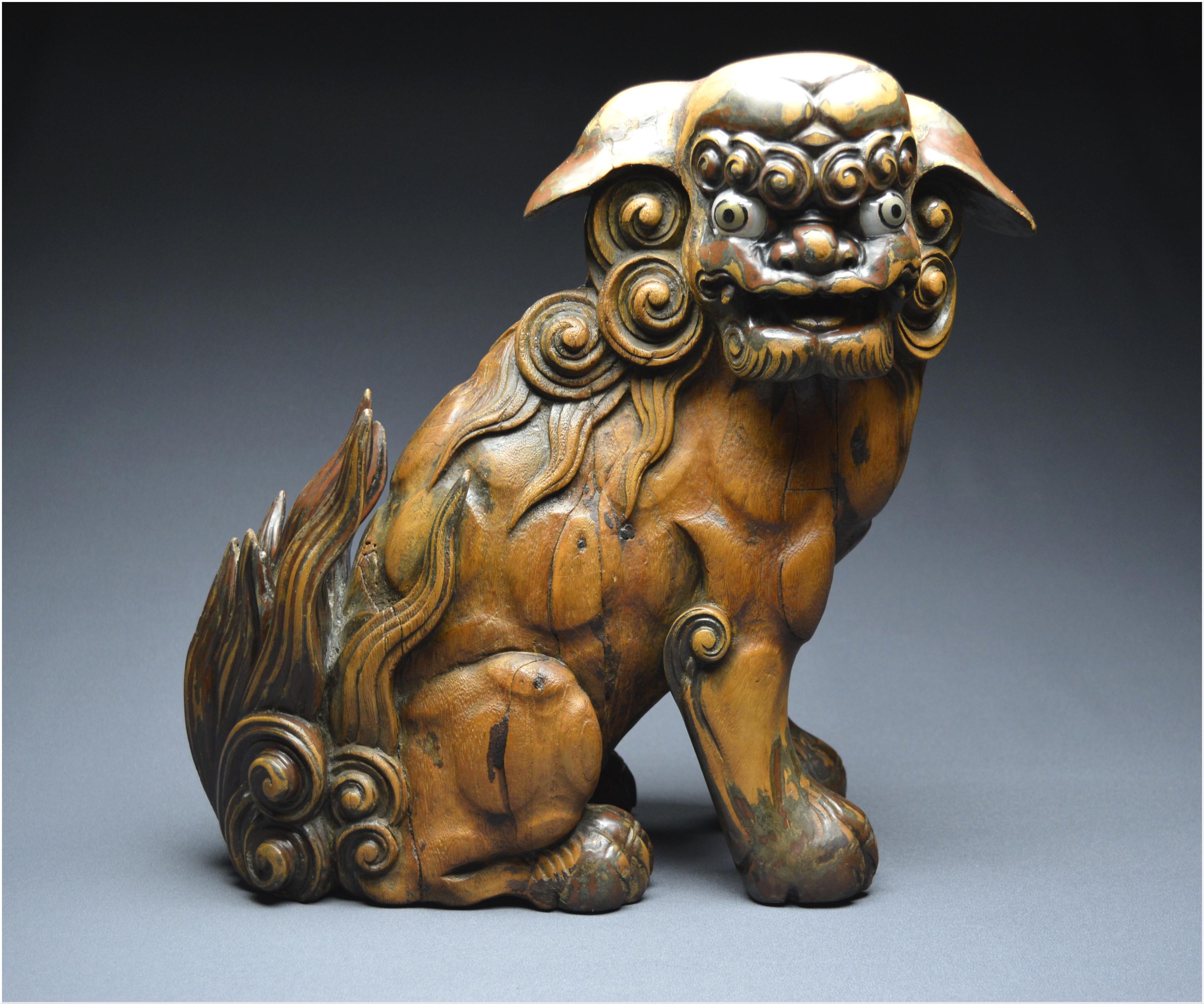 Japan
Edo period (1603 – 1867) / 19th century

Guardian lion represented seated, head turned to the right, it has a massive body with powerful chest and legs, thus expressing great strength. The mane and tail are treated in large swirling wisps and