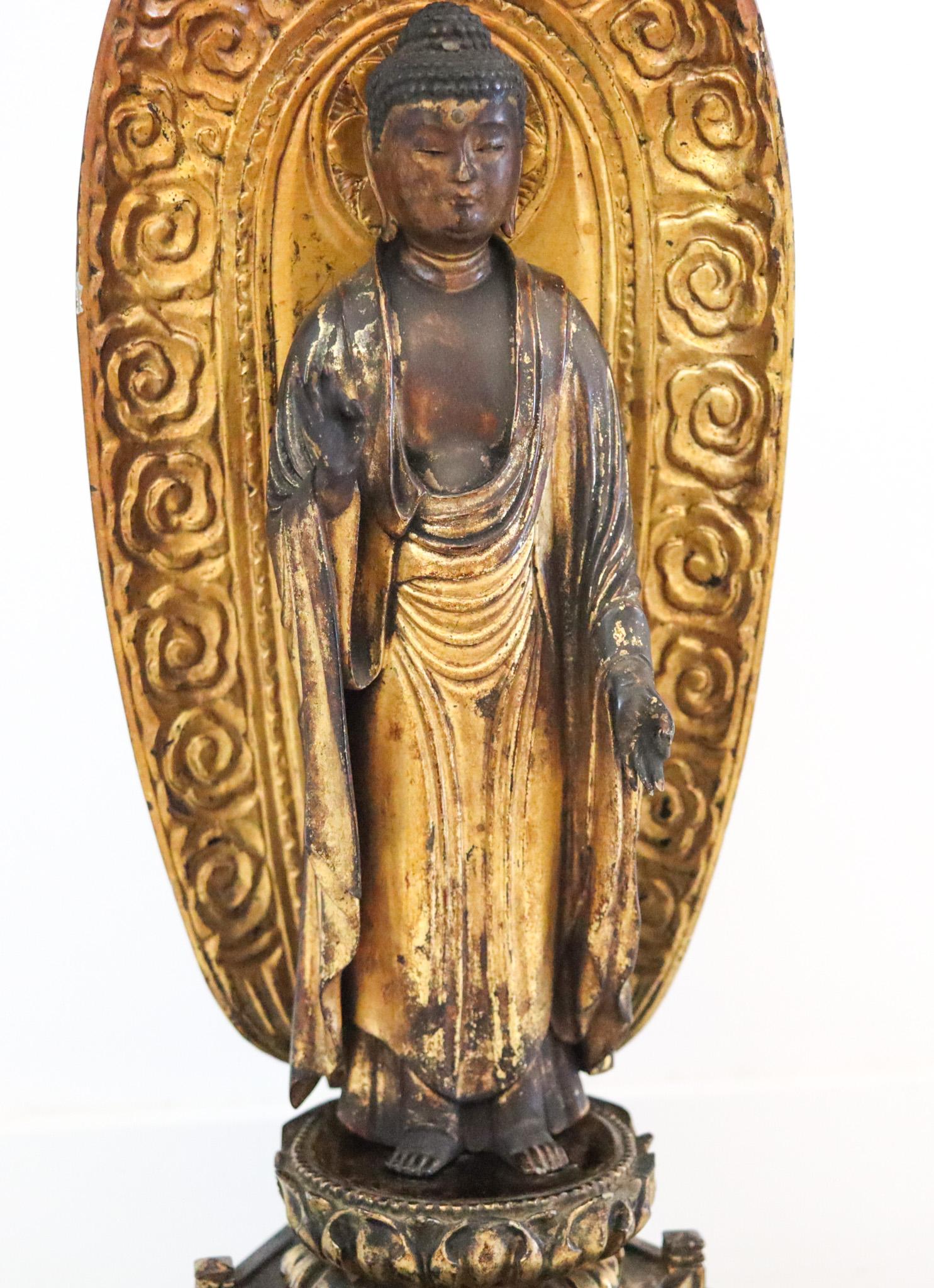 Or Sculpture de Bouddha Amida Nyorai en bois sculpté et doré de la période Edo 1750 en vente