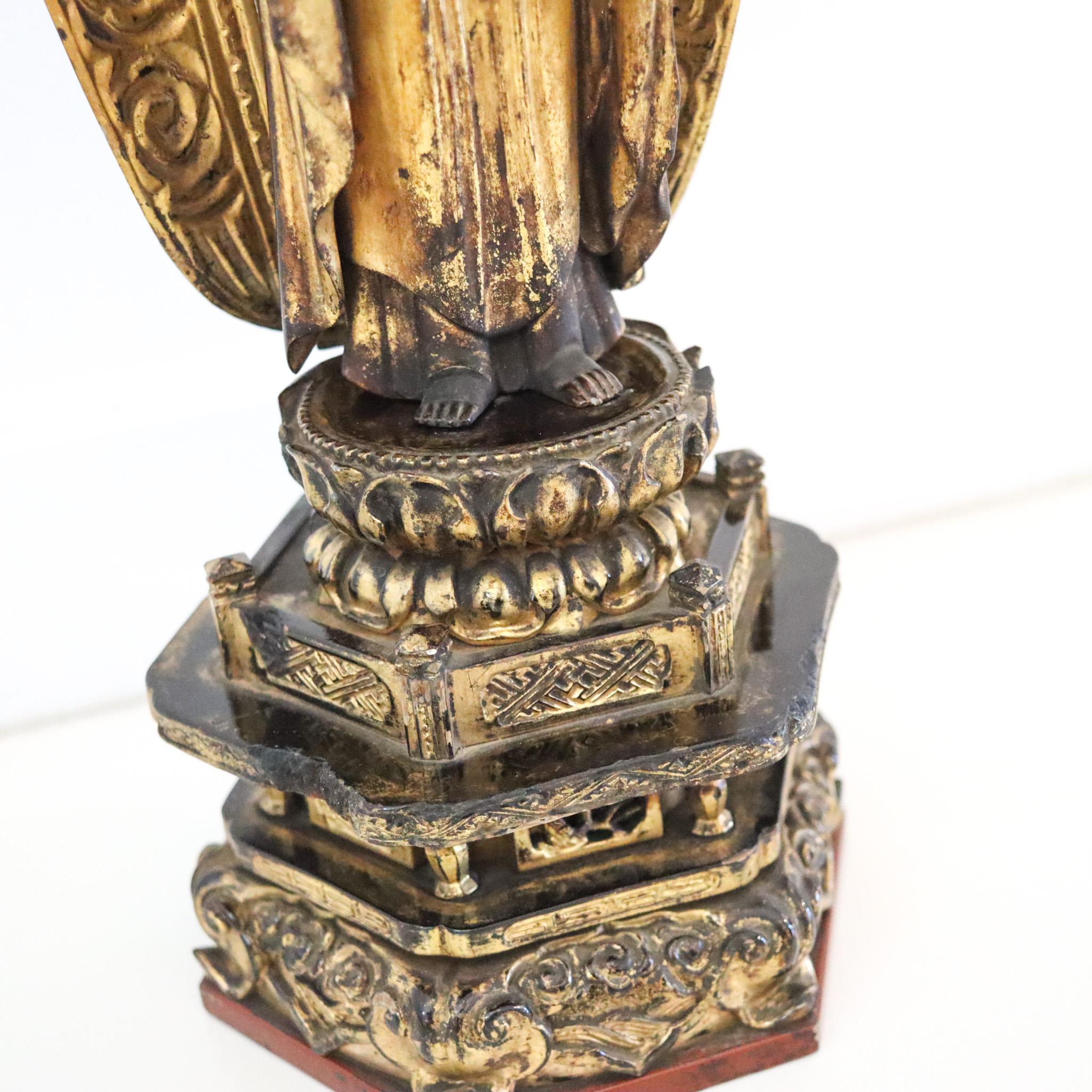 Sculpture de Bouddha Amida Nyorai en bois sculpté et doré de la période Edo 1750 en vente 1