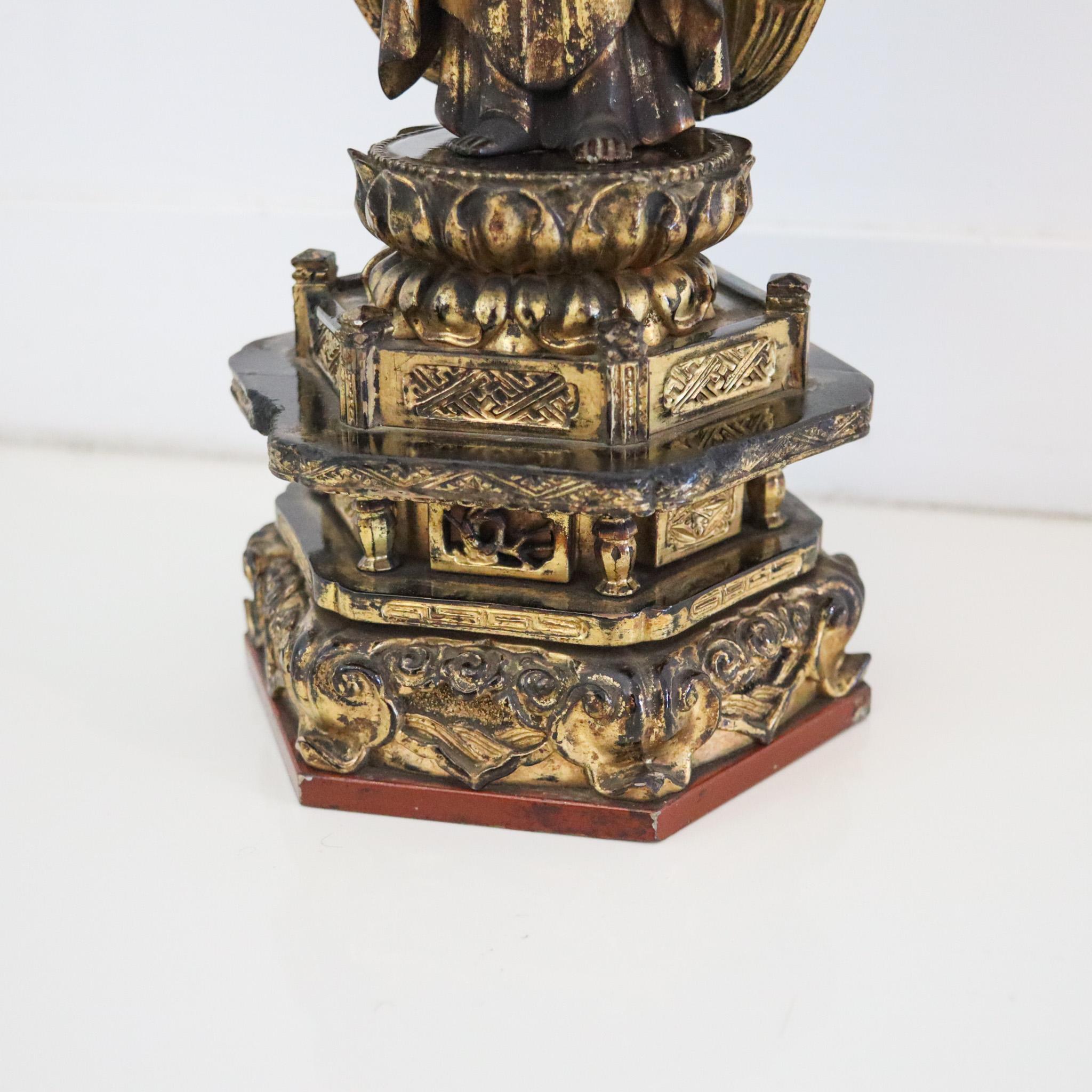 Sculpture de Bouddha Amida Nyorai en bois sculpté et doré de la période Edo 1750 en vente 2
