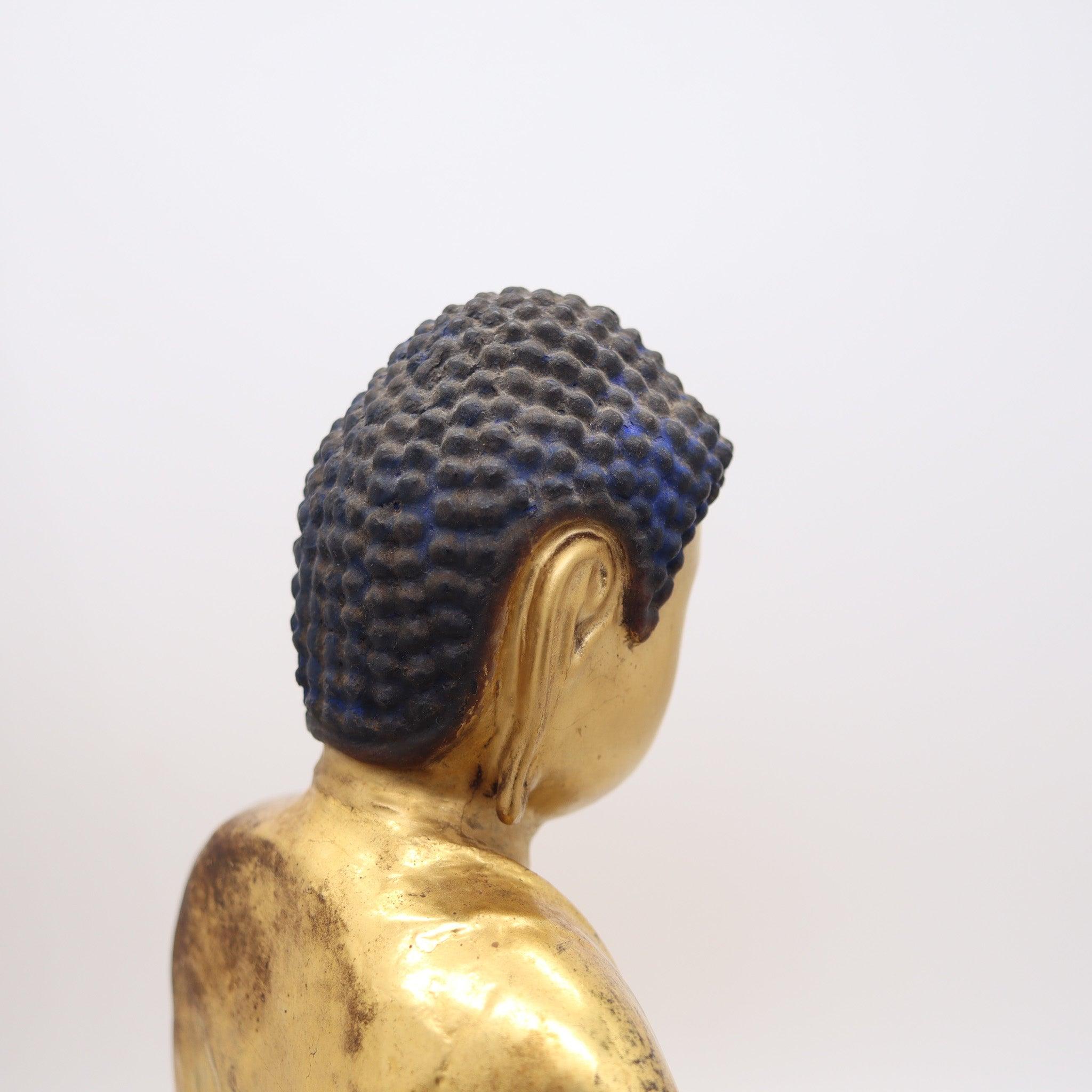 Début du XIXe siècle Sculpture de Bouddha assis en bois massif sculpté et doré de la période Edo 1825 au Japon en vente
