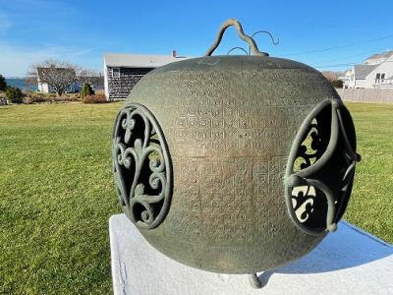 Japan Fine Antique Bronze Garden Lighting  Lantern In Good Condition For Sale In South Burlington, VT