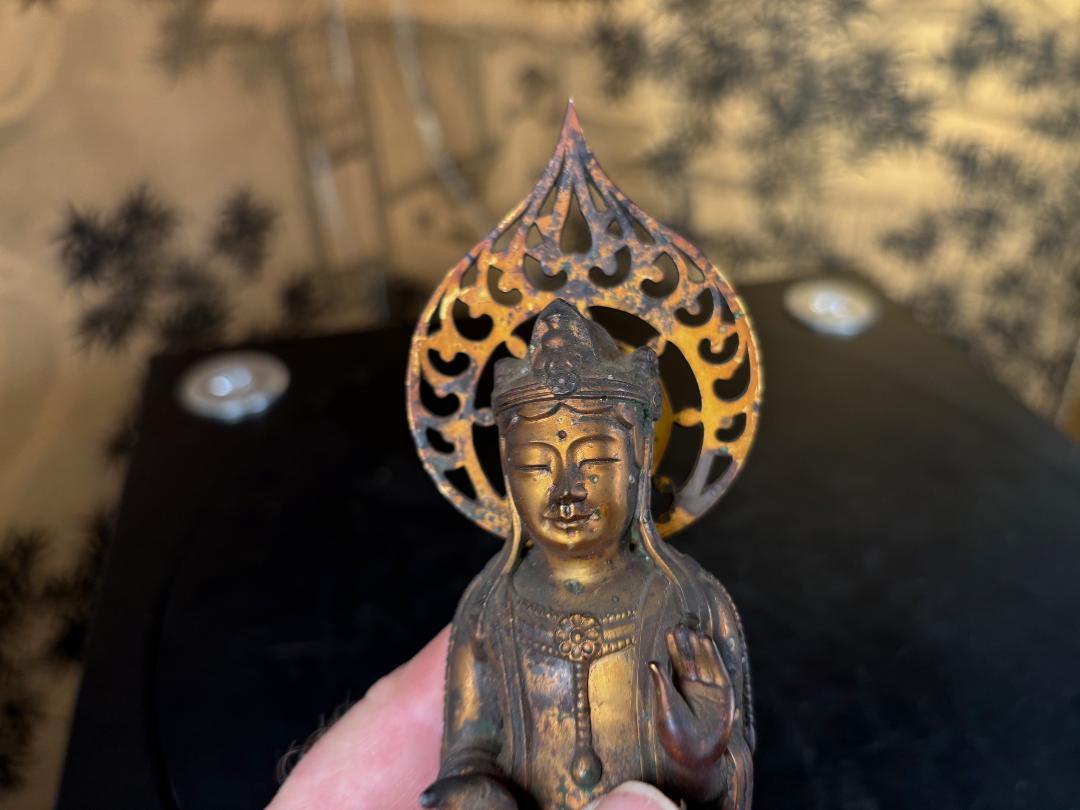 Magnifique visage de Kanon Guanyin en bronze ancien signé Shohei en vente 11