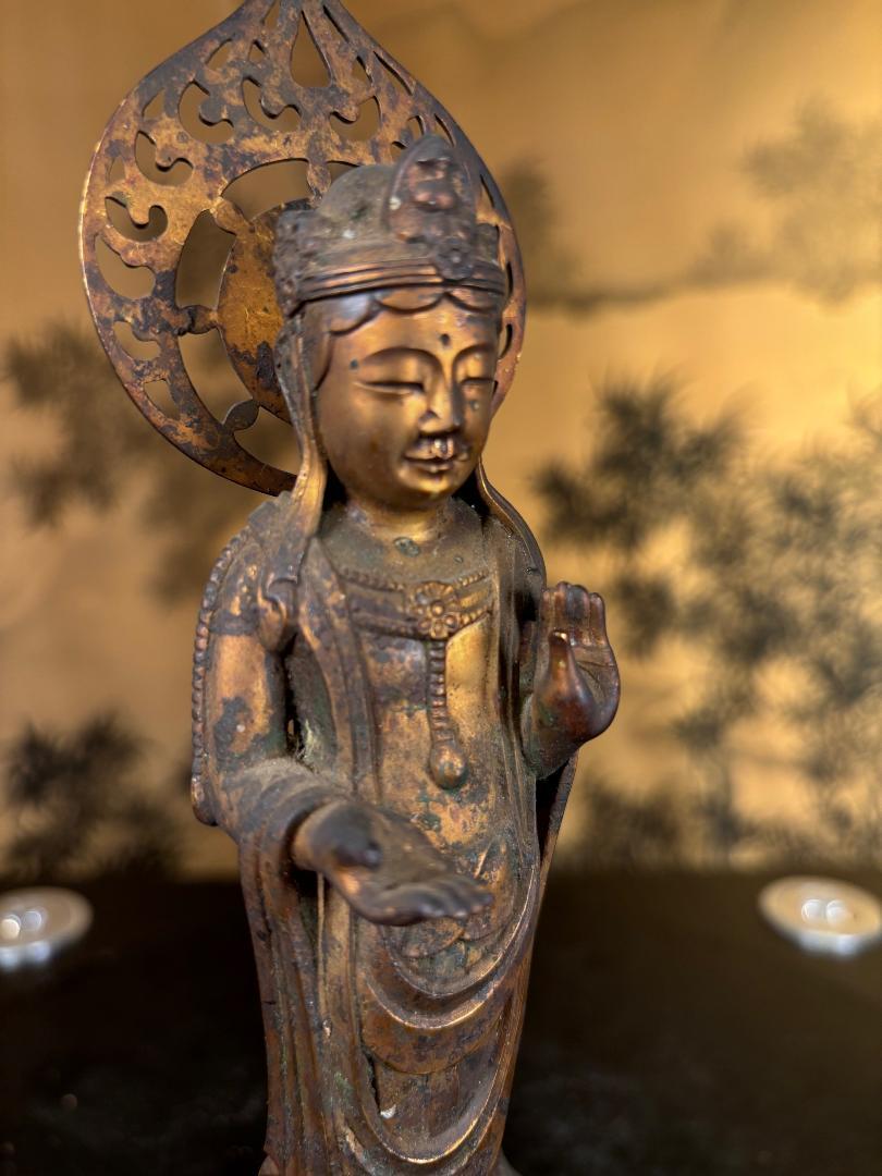 Japonais Magnifique visage de Kanon Guanyin en bronze ancien signé Shohei en vente