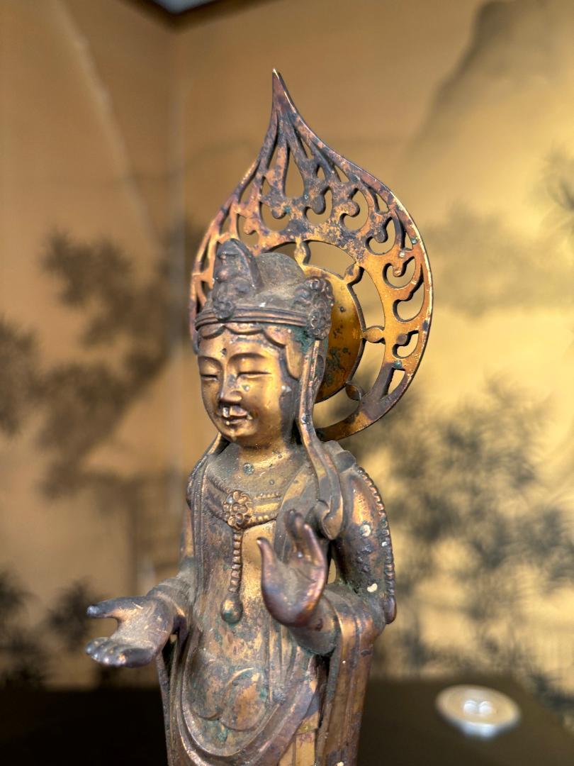 Cast Japan Fine Antique Bronze Kanon Guanyin Signed Shohei, Beautiful Face For Sale