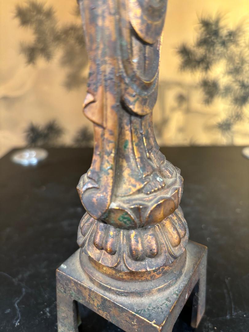 Magnifique visage de Kanon Guanyin en bronze ancien signé Shohei en vente 1