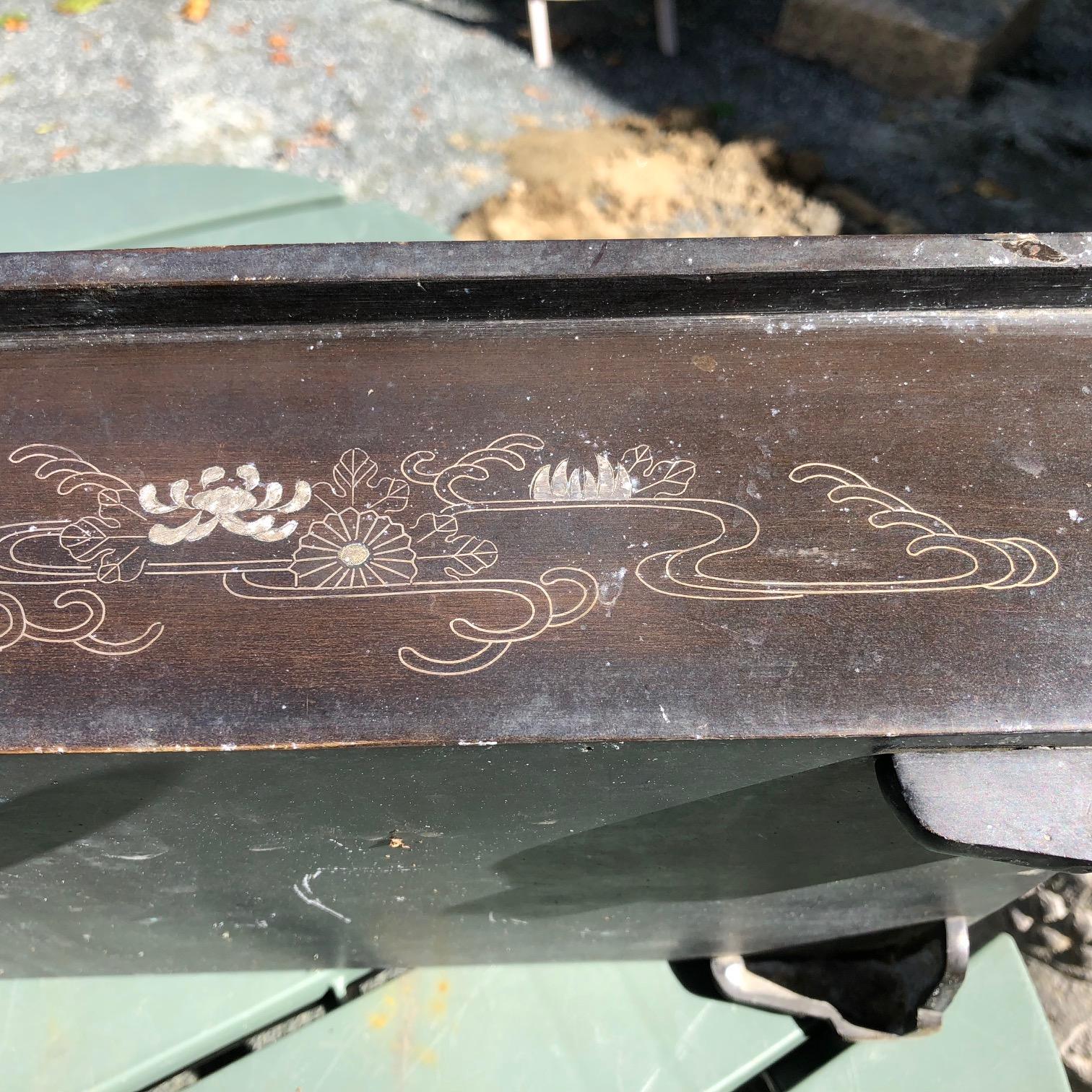 Japan Fine Antique Bronze Planter Vessel , Silver Inlay, Fine Details In Good Condition In South Burlington, VT