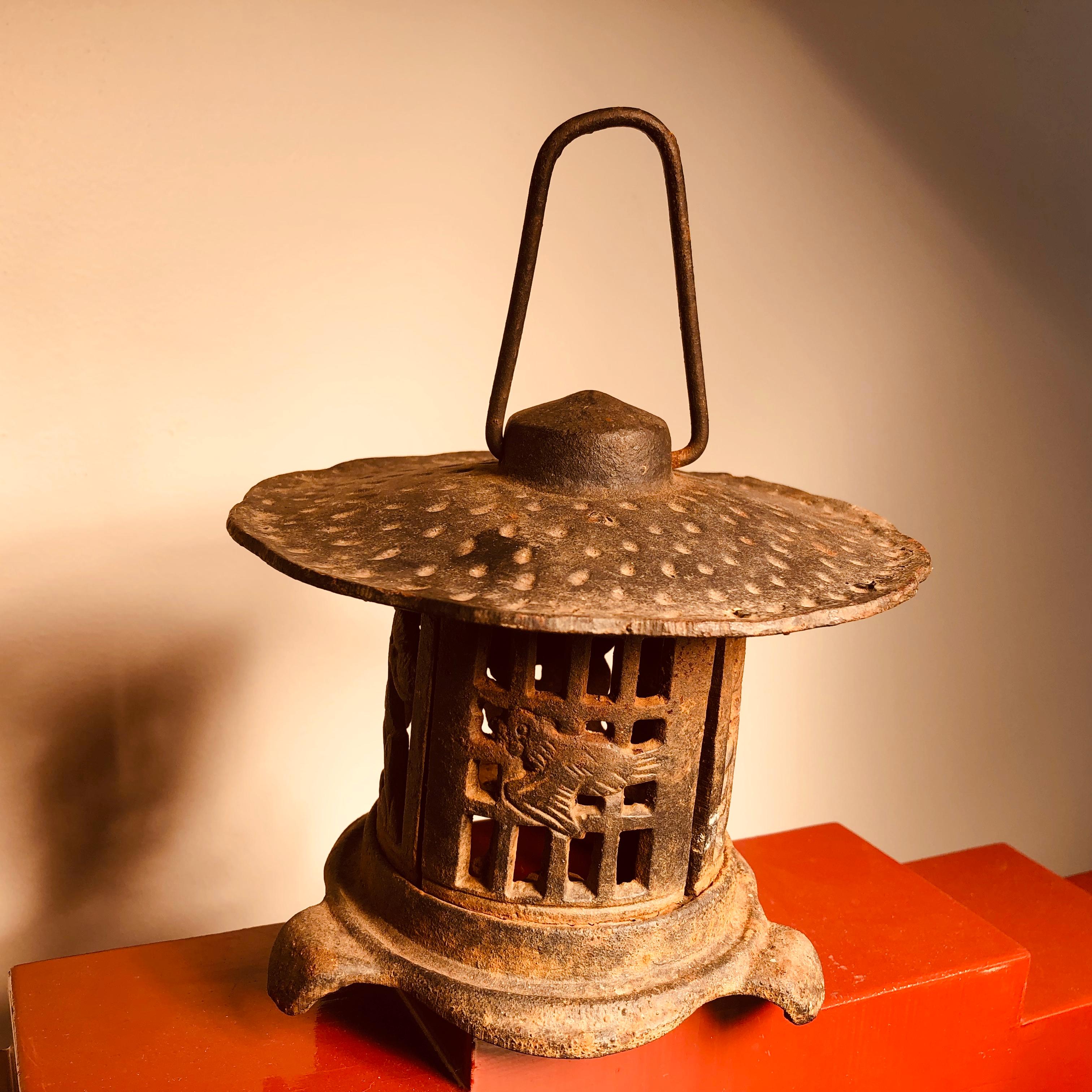 Lanterne japonaise ancienne en fonte 