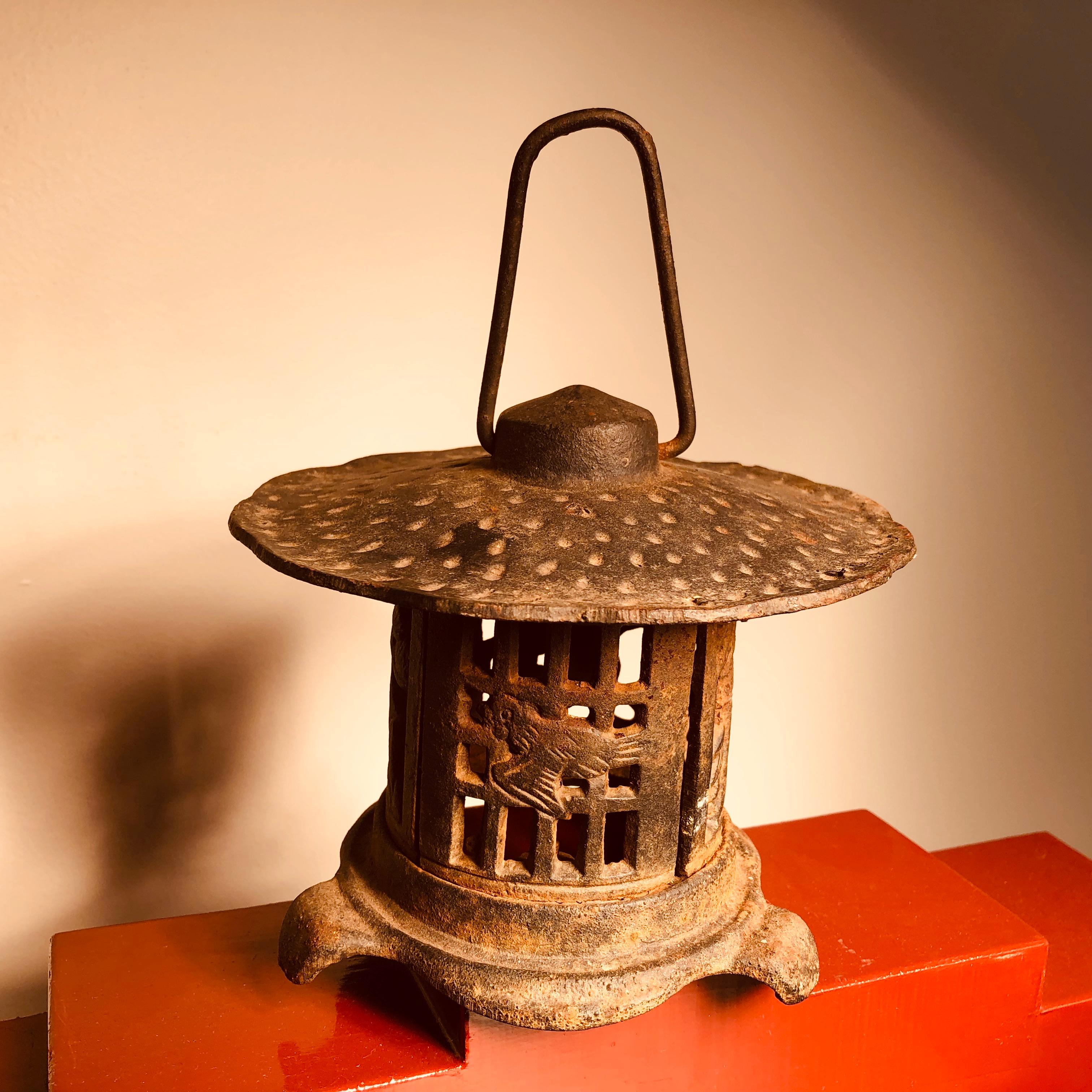Taisho Lanterne japonaise ancienne en fonte 