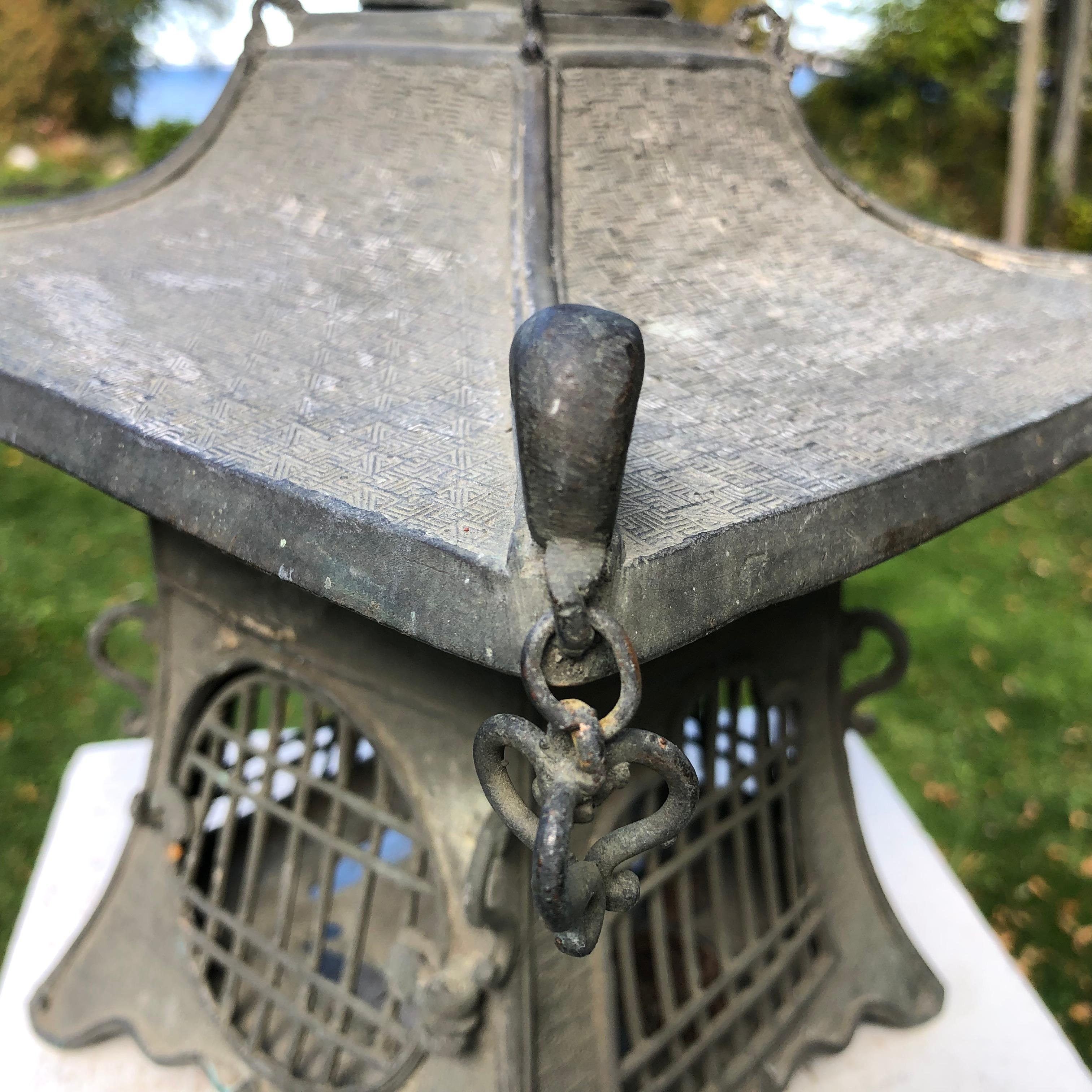 Lanternes en bronze coulé ancien du Japon 