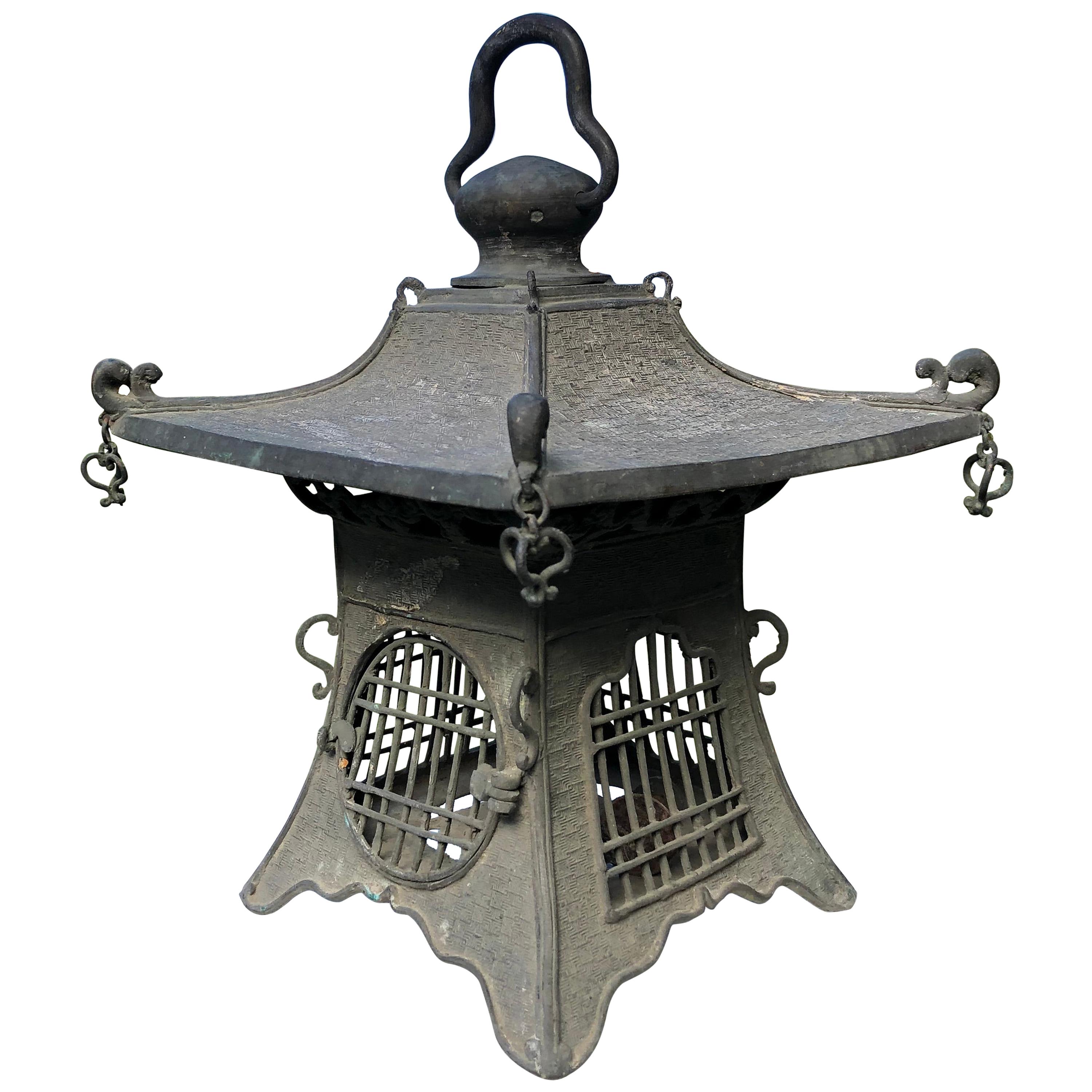 Lanternes en bronze coulé ancien du Japon "toit de pagode" Dragons & Luminaires suspendus