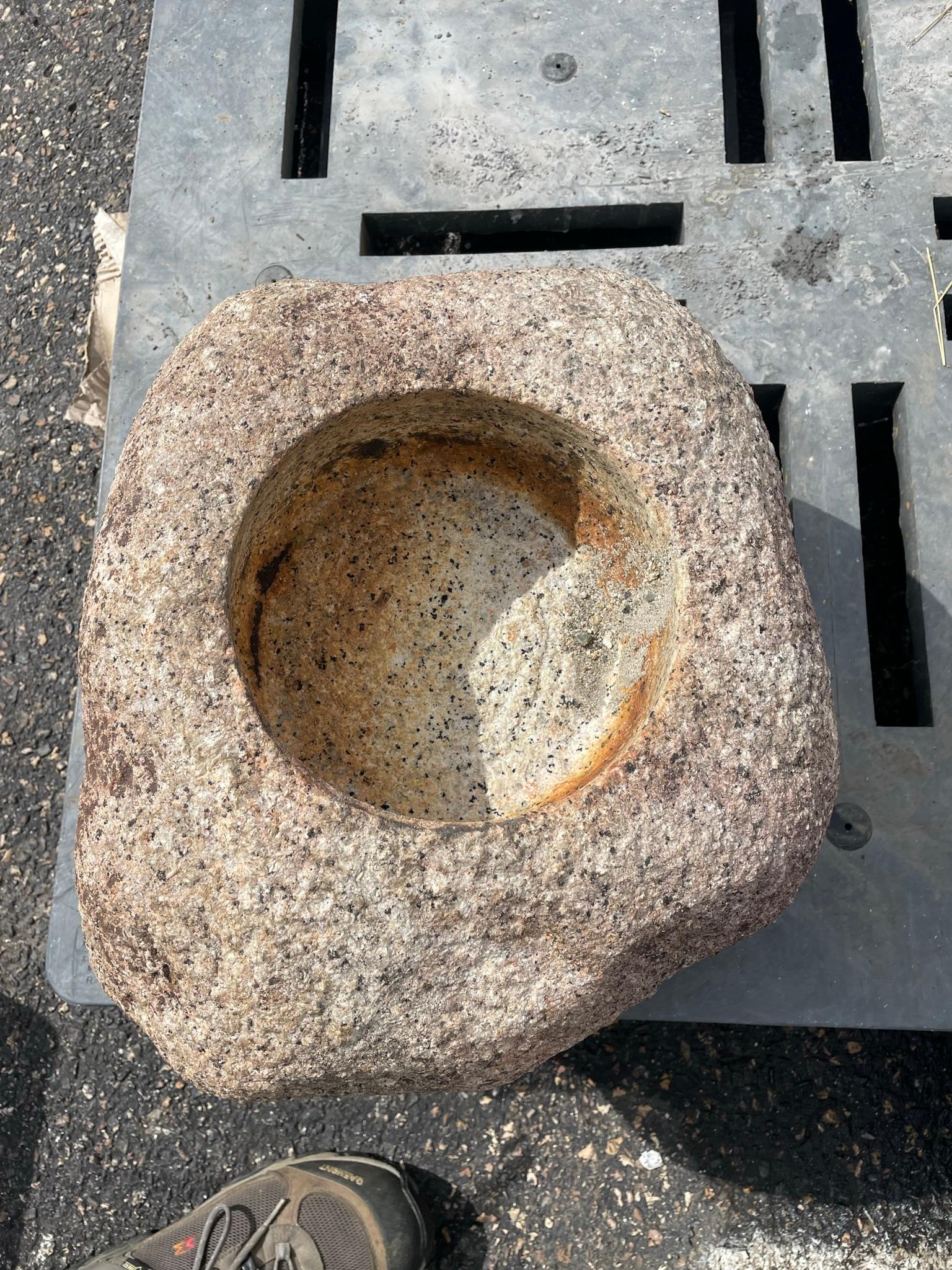 Japan Fine Large Old Boulder Stone Water Basin Tsukubai  In Good Condition In South Burlington, VT