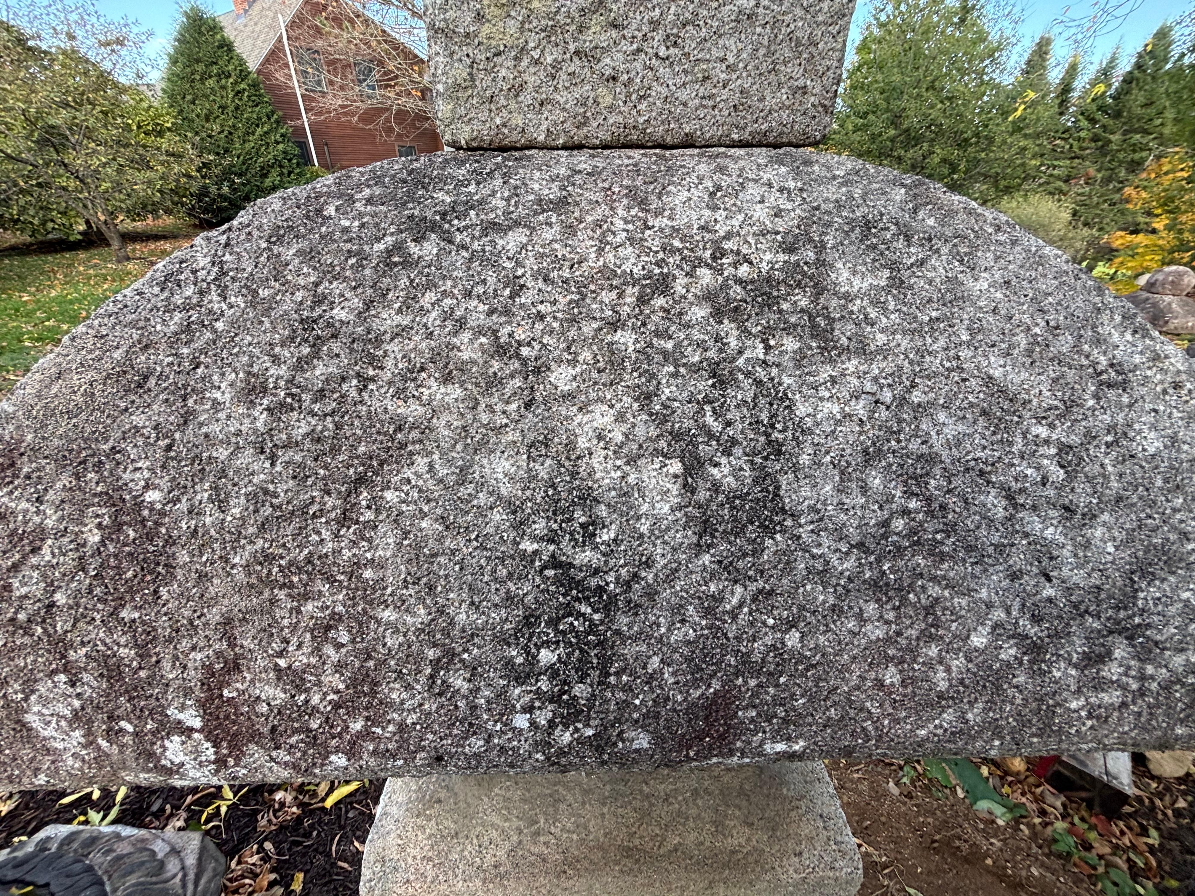 Grande lanterne Oribe ancienne japonaise sculptée à la main de 84 pouces en vente 3