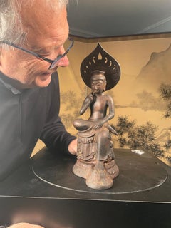 Japan Fine Tall Old Gilt Bronze Kanon Guanyin, Beautiful Face