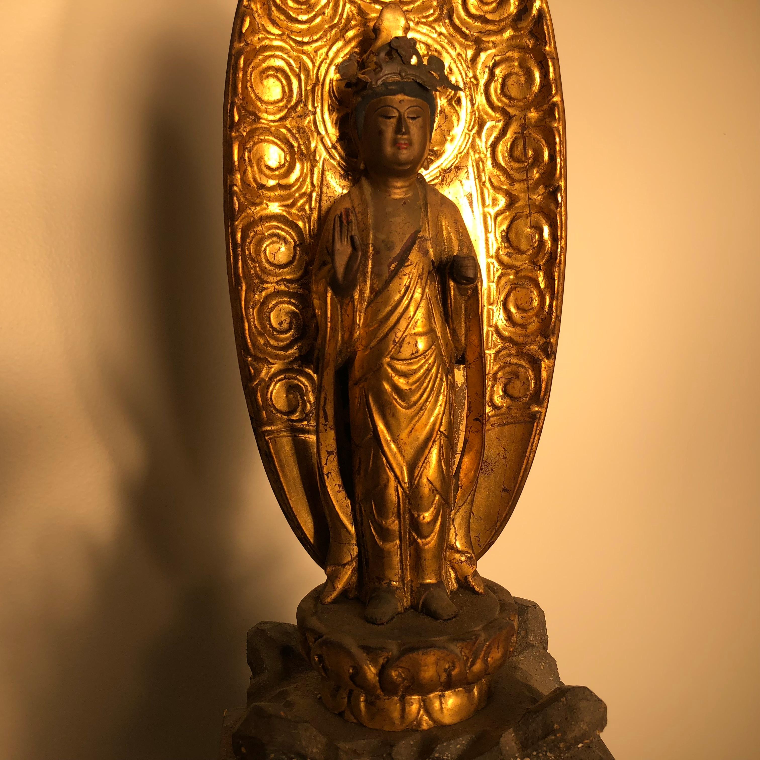 Japan Gold Classic Compassionate Kanon Guan Yin, Original Gold Lacquer, Signed In Good Condition In South Burlington, VT