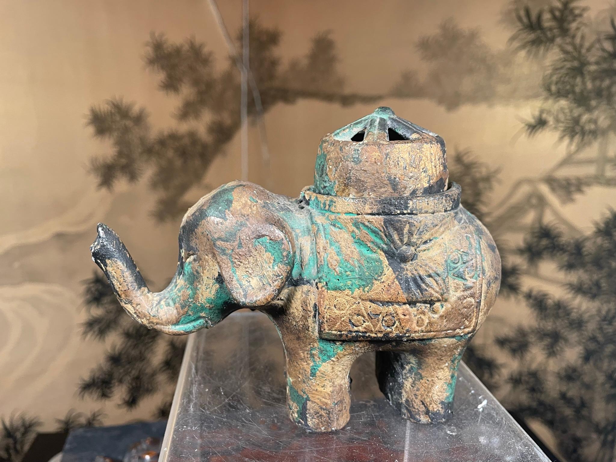 Japan Gold Gilt Good Luck Elephant Censer In Good Condition For Sale In South Burlington, VT