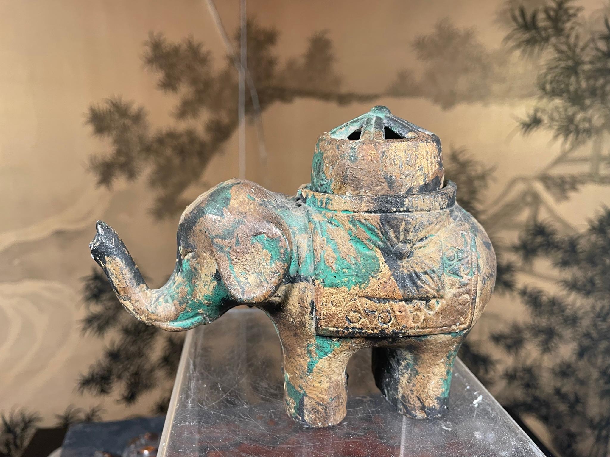 Japón Dorado Buena Suerte Elefante Incensario en Bueno estado para la venta en South Burlington, VT