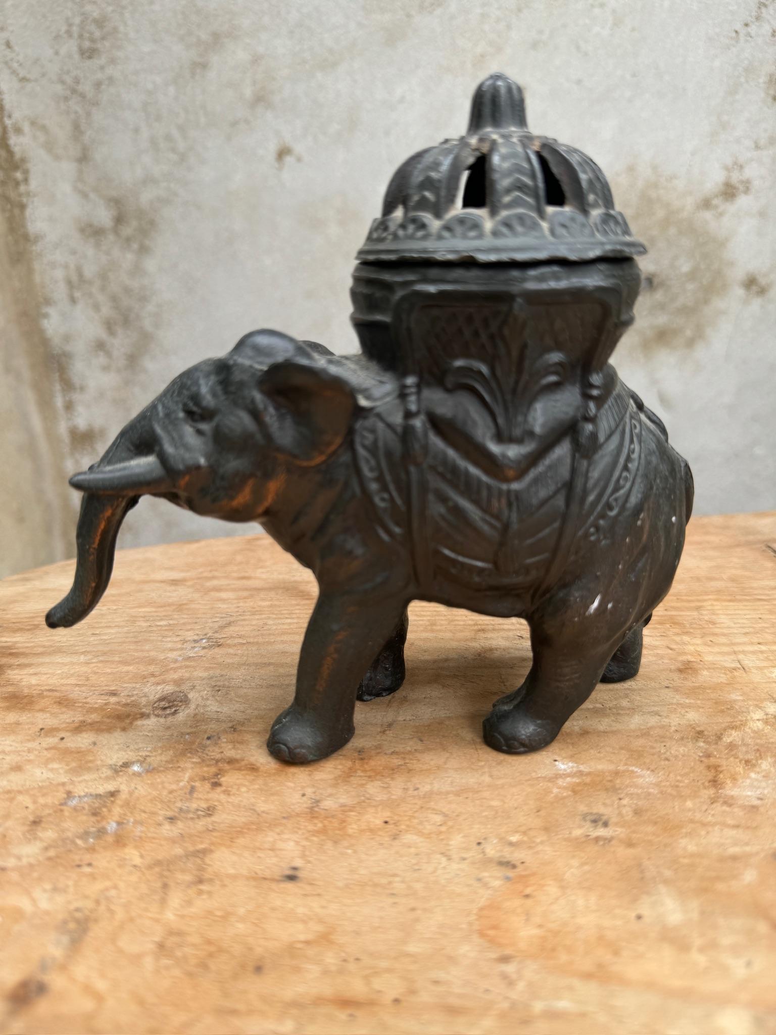 Japan Gutes Glück Elefanten Censer (20. Jahrhundert) im Angebot
