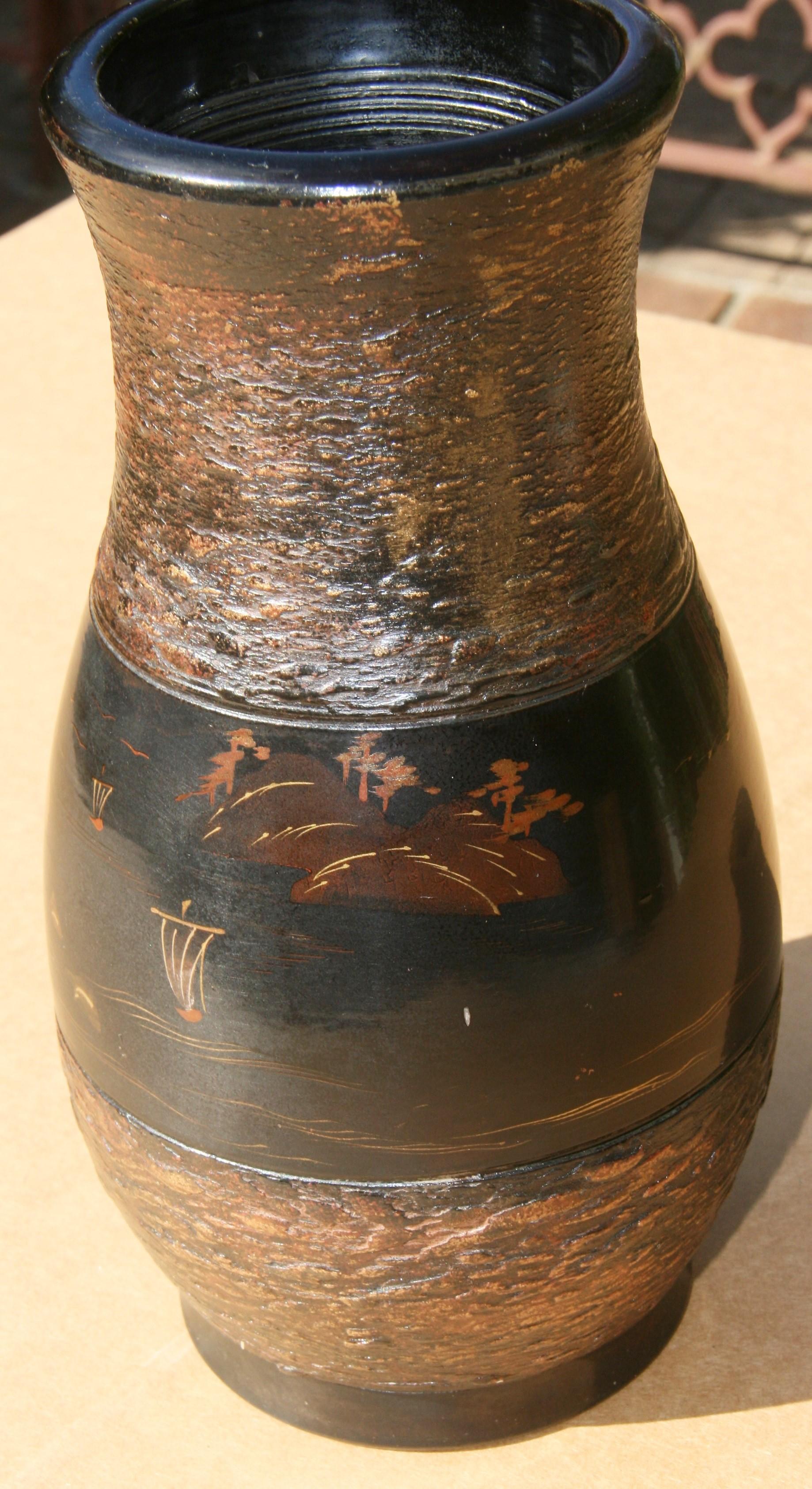 Vase en céramique noir et or peint à la main au Japon, années 1960 en vente 1