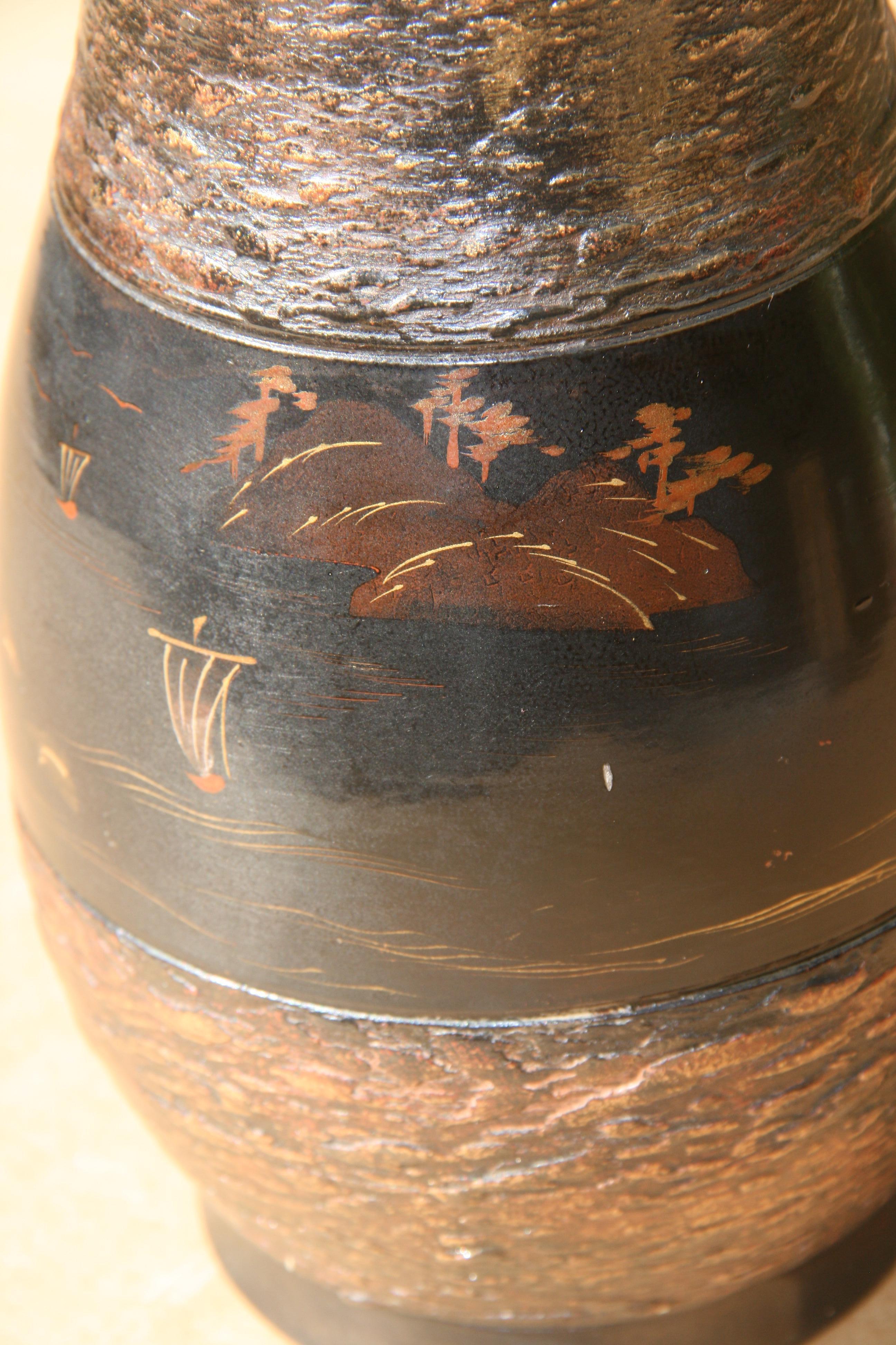Vase en céramique noir et or peint à la main au Japon, années 1960 en vente 2