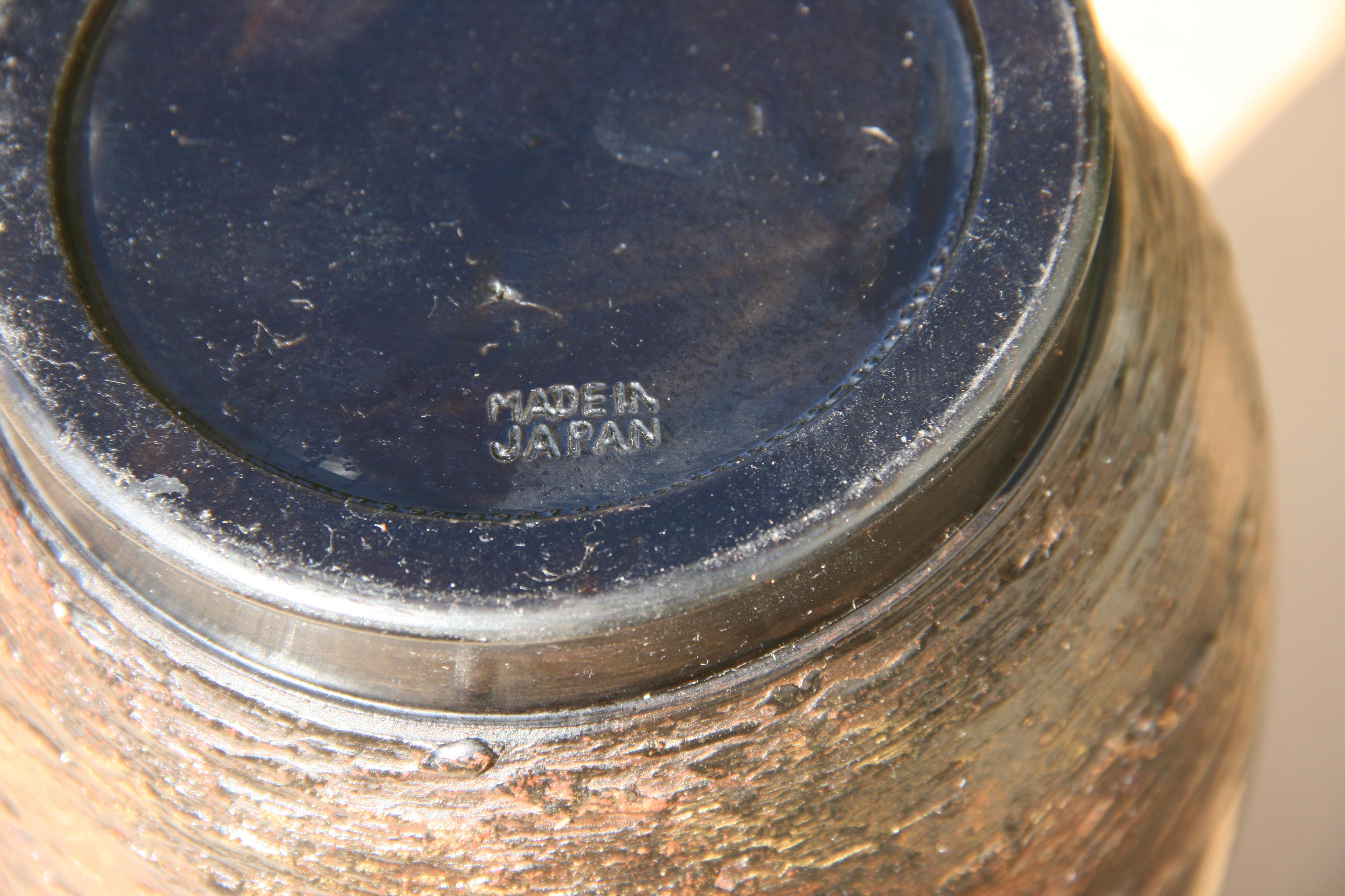 Vase en céramique noir et or peint à la main au Japon, années 1960 en vente 3