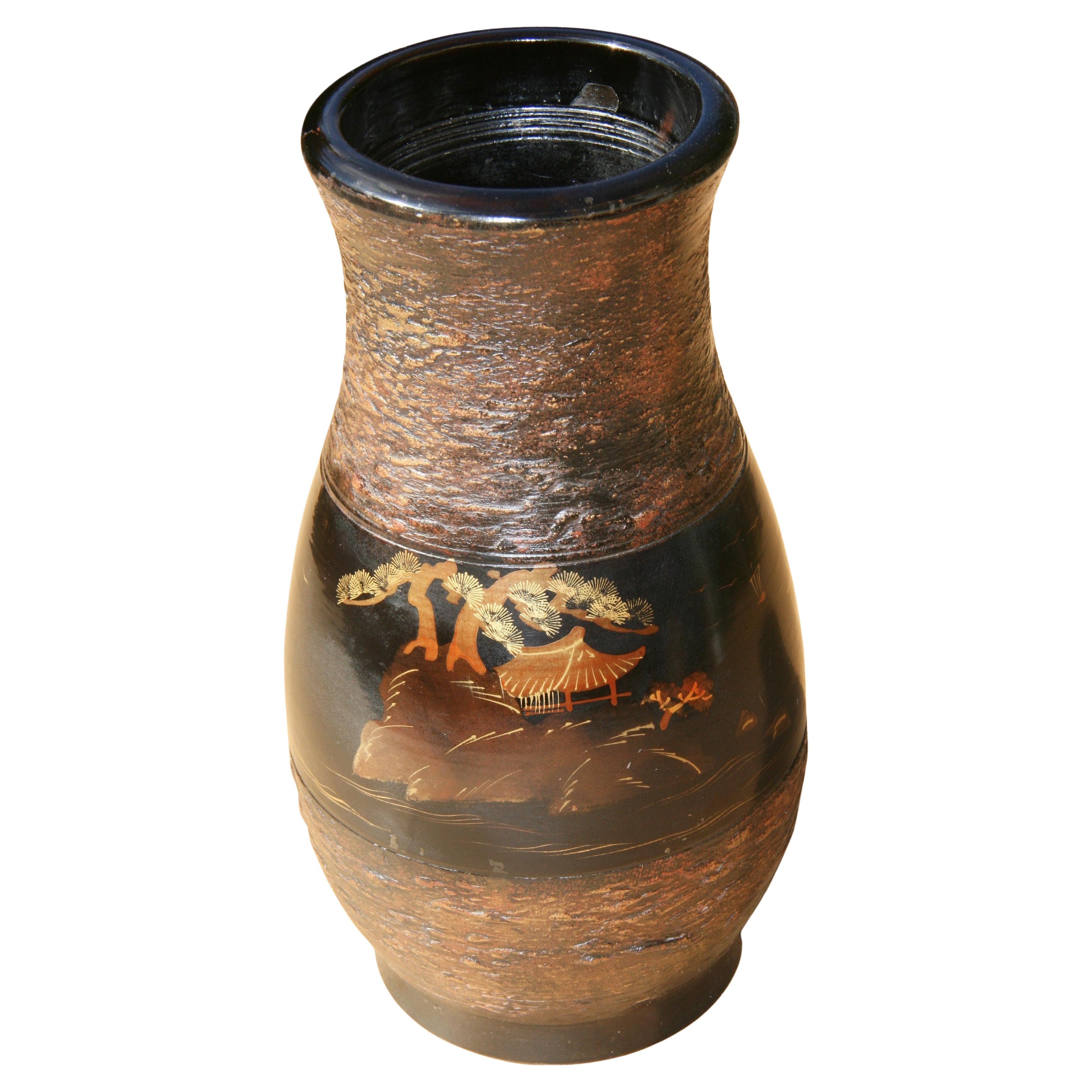 Vase en céramique noir et or peint à la main au Japon, années 1960 en vente