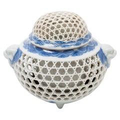 Brûleur d'encens japonais en porcelaine bleue et blanche de style hirado ware