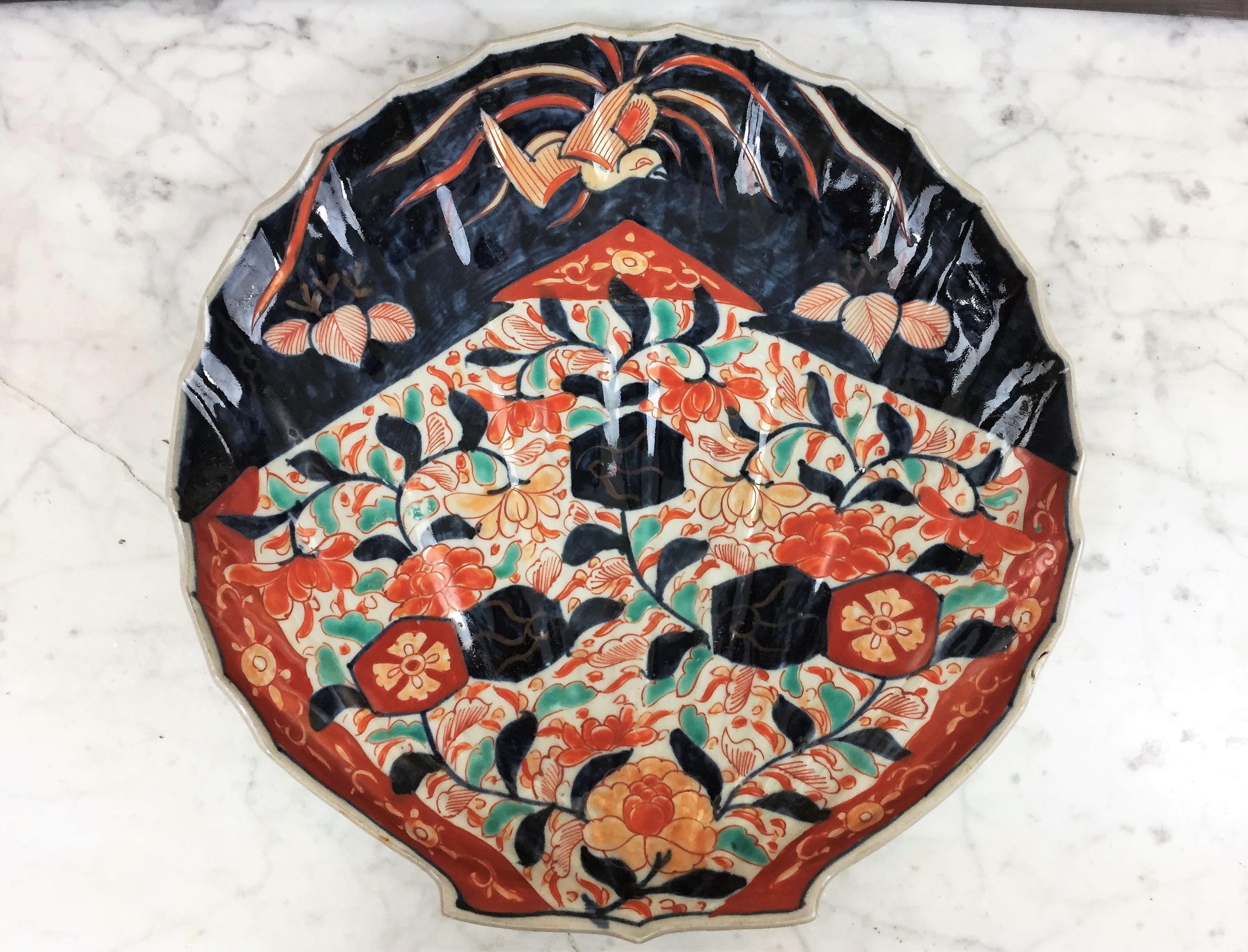 Plate with palms forming scallop shell in Imari porcelain. Decor of birds and flowers, blue red orange and turquoise.
Japan.
19th century.
