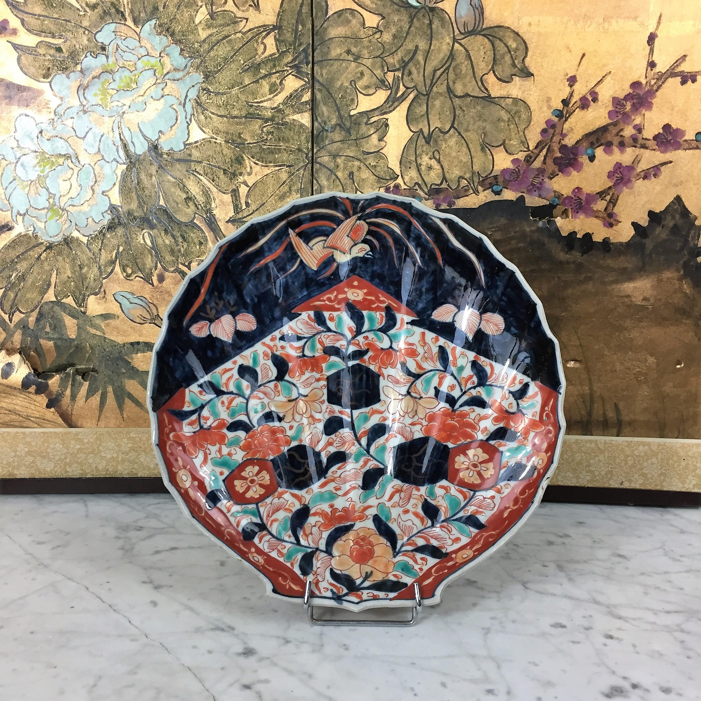 Japan Imari Porcelain Dish Shaped like a Scallop Shell Blue, Red and Turquoise In Excellent Condition For Sale In Beuzevillette, FR