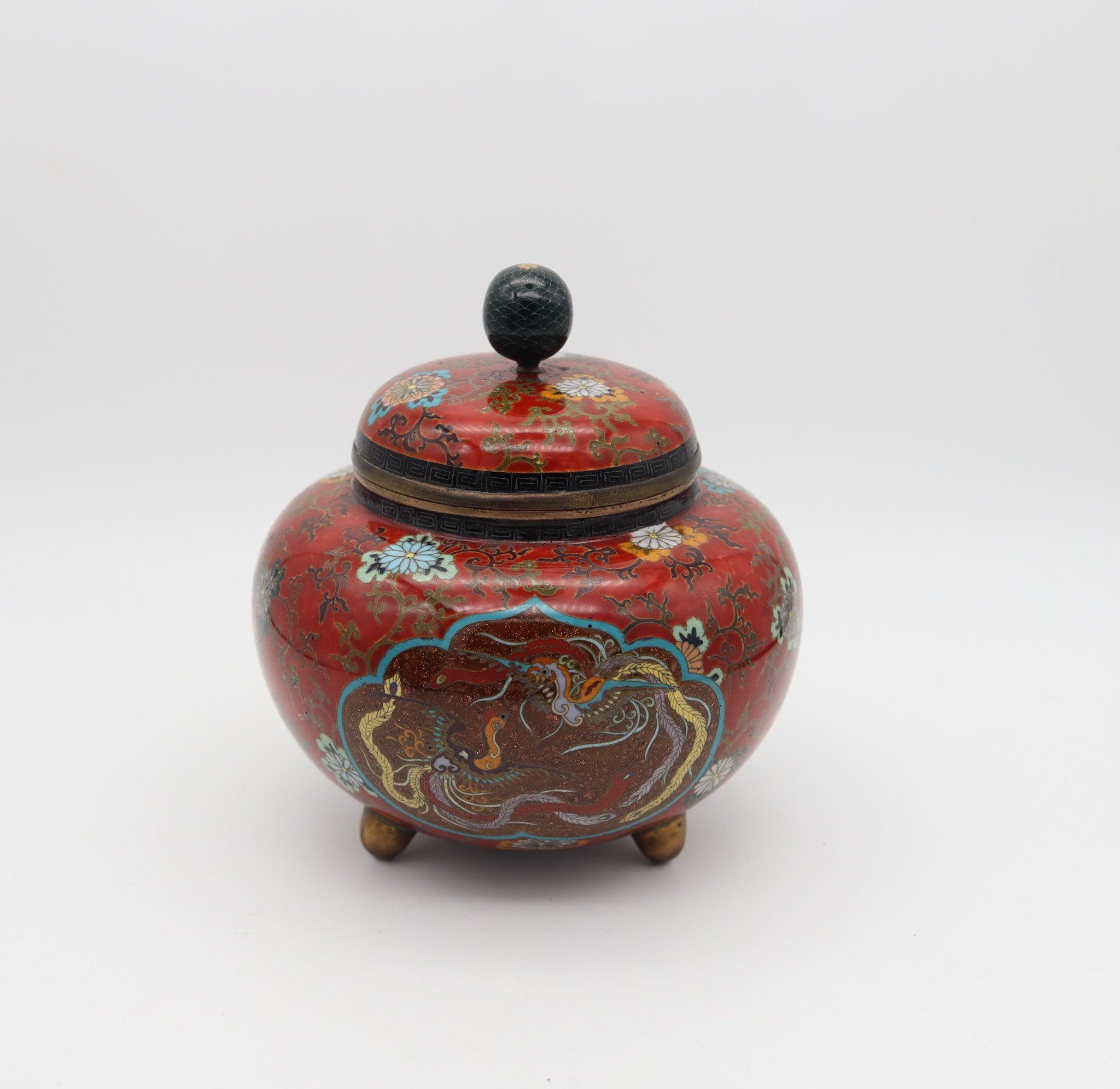 GIAPPONE IMPERIALE 1900 Periodo Meiji Tripode Koro Censer in Smalto Cloisonné Con In condizioni ottime in vendita a Miami, FL