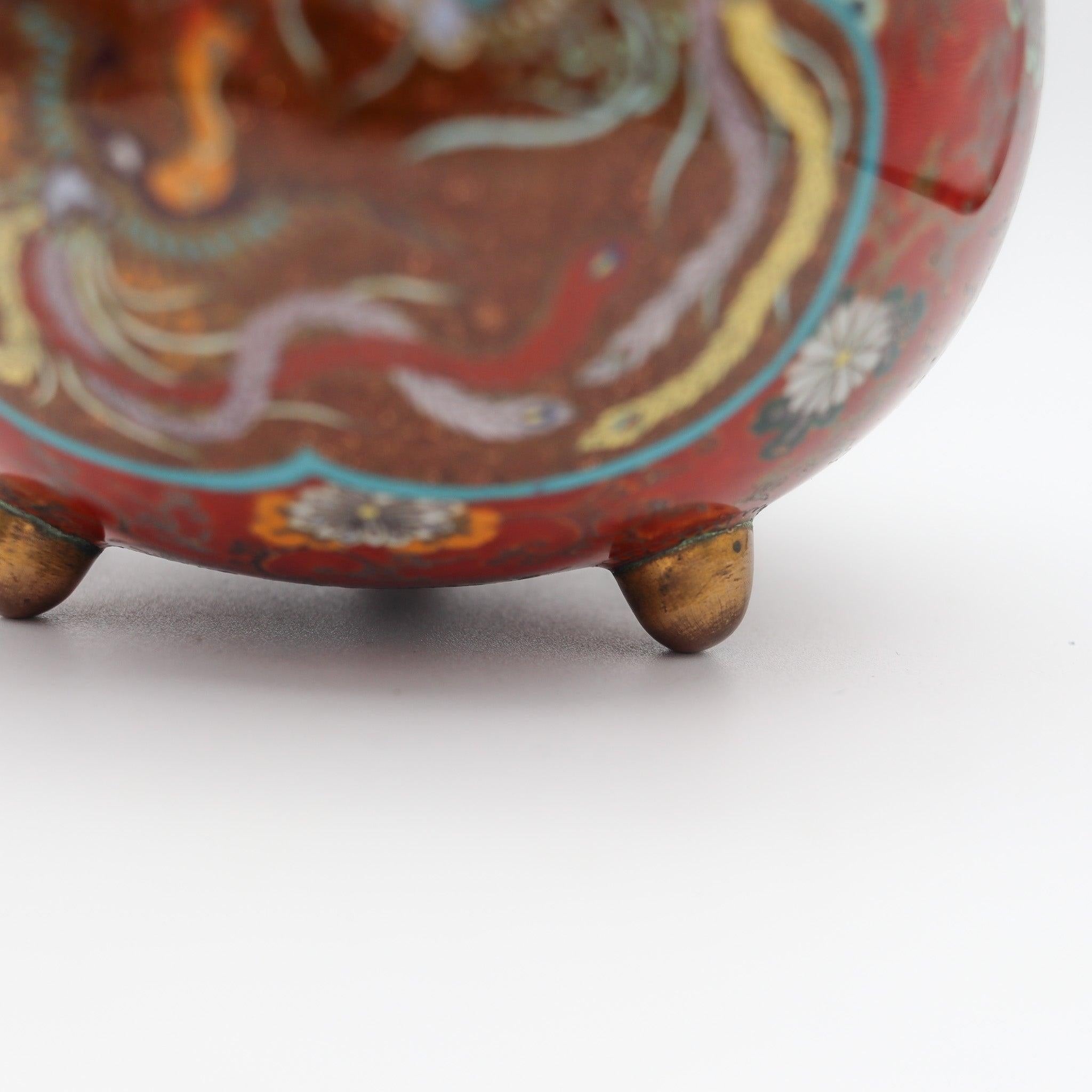 GIAPPONE IMPERIALE 1900 Periodo Meiji Tripode Koro Censer in Smalto Cloisonné Con in vendita 1
