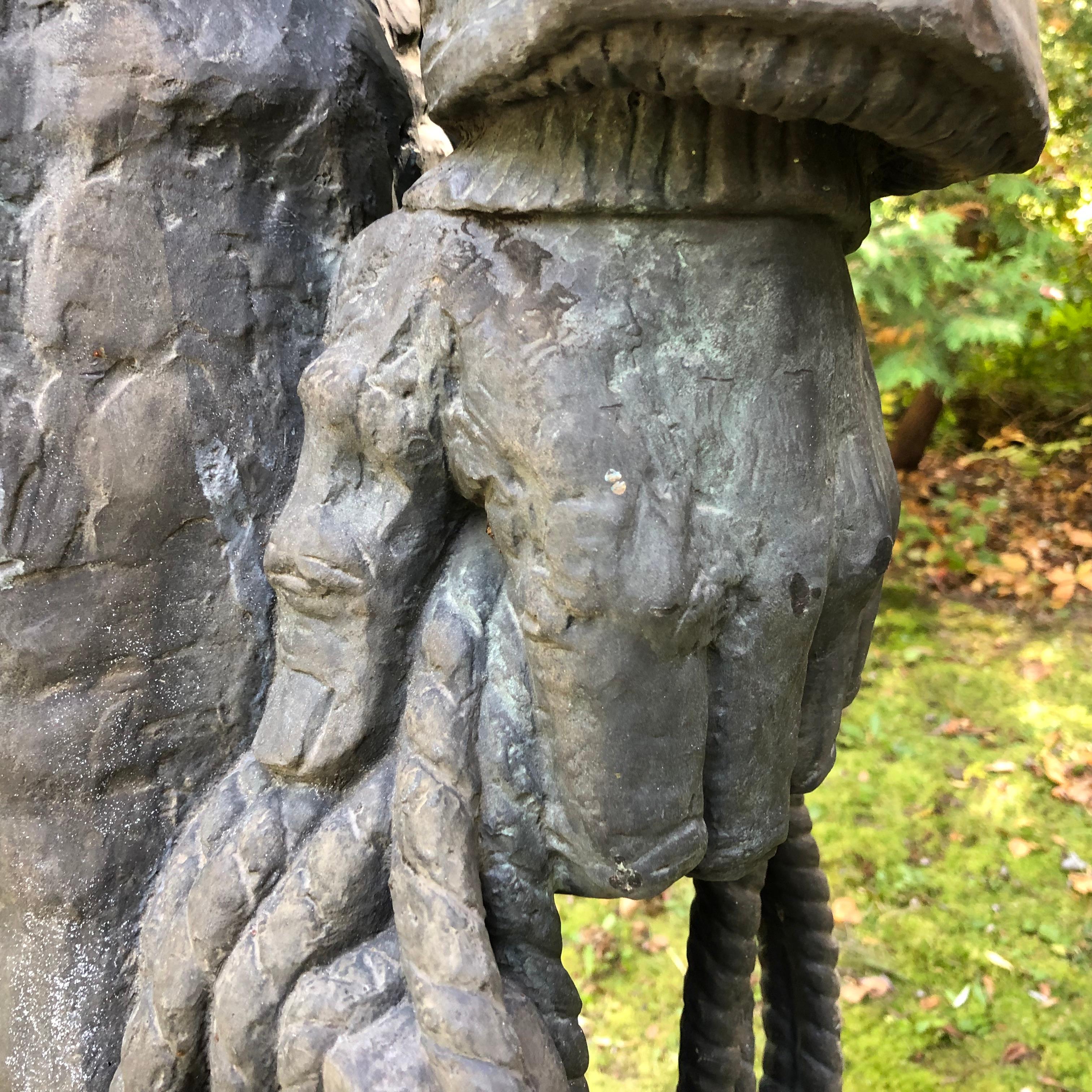 Japan, bedeutende Bronze-Museumarbeit in Lebensgröße „Seemann mit Kapuzenkopf“, Koga Tadao, 1939 im Zustand „Gut“ im Angebot in South Burlington, VT